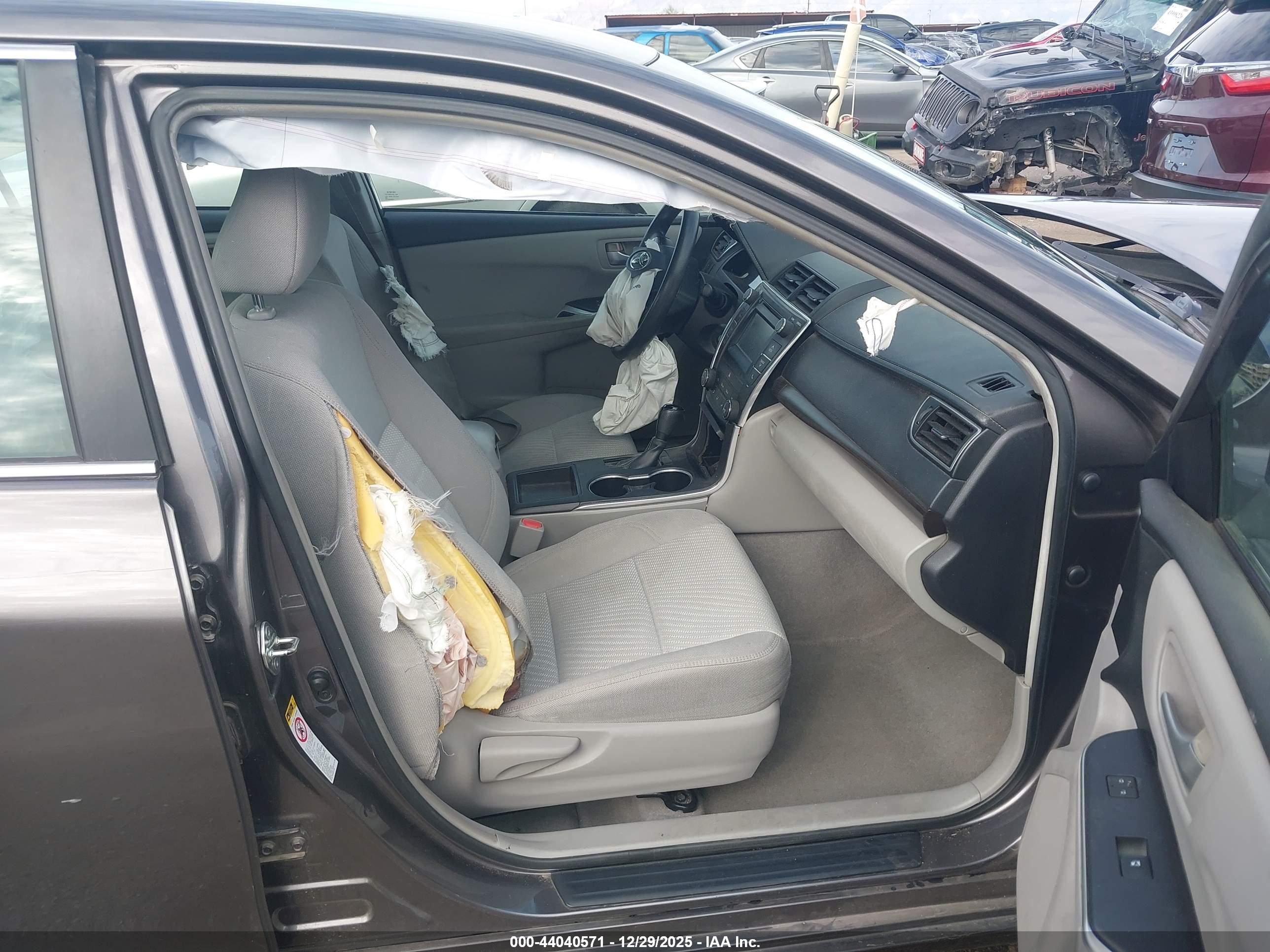 TOYOTA CAMRY image 5