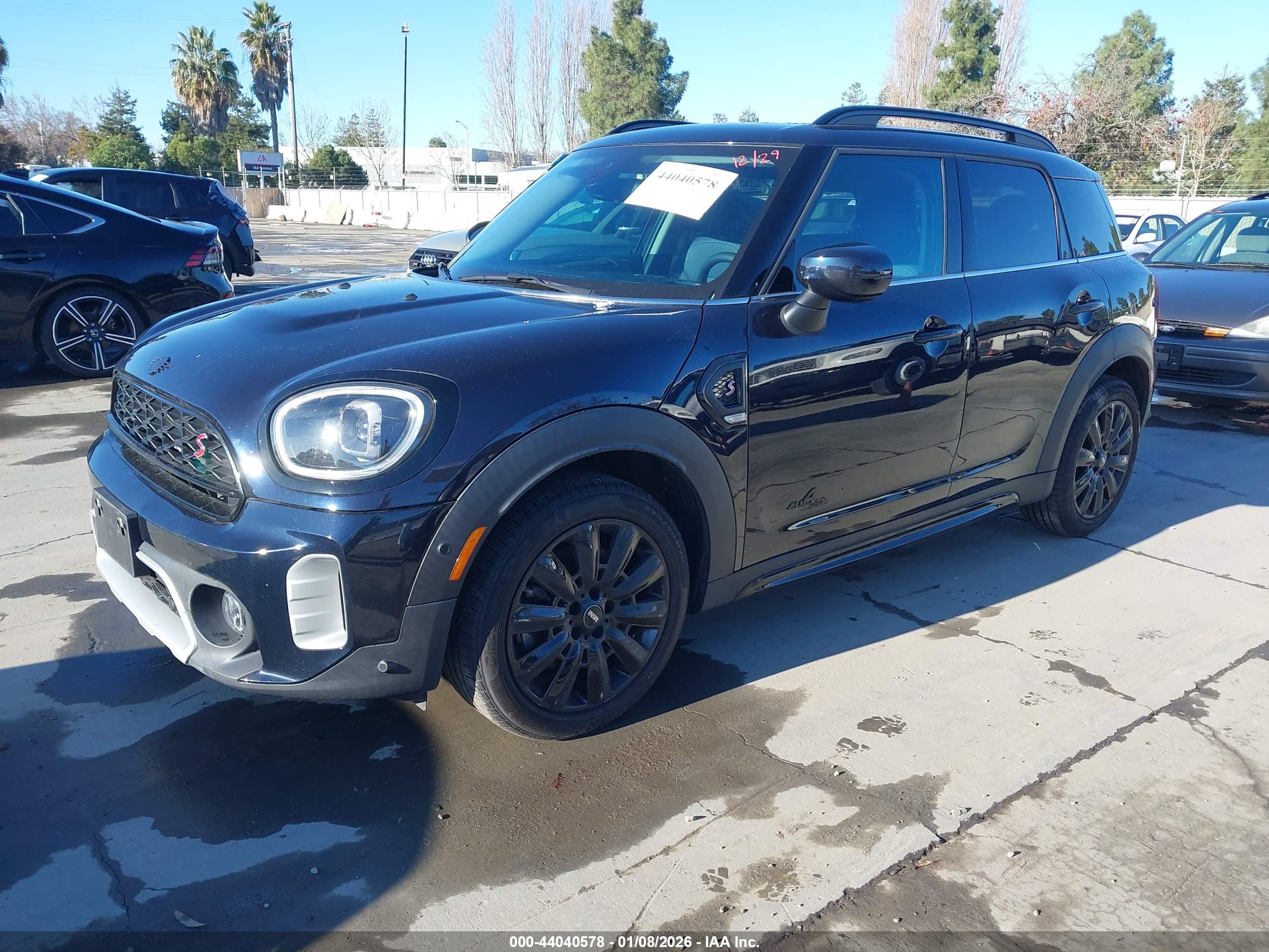 MINI COUNTRYMAN image 2
