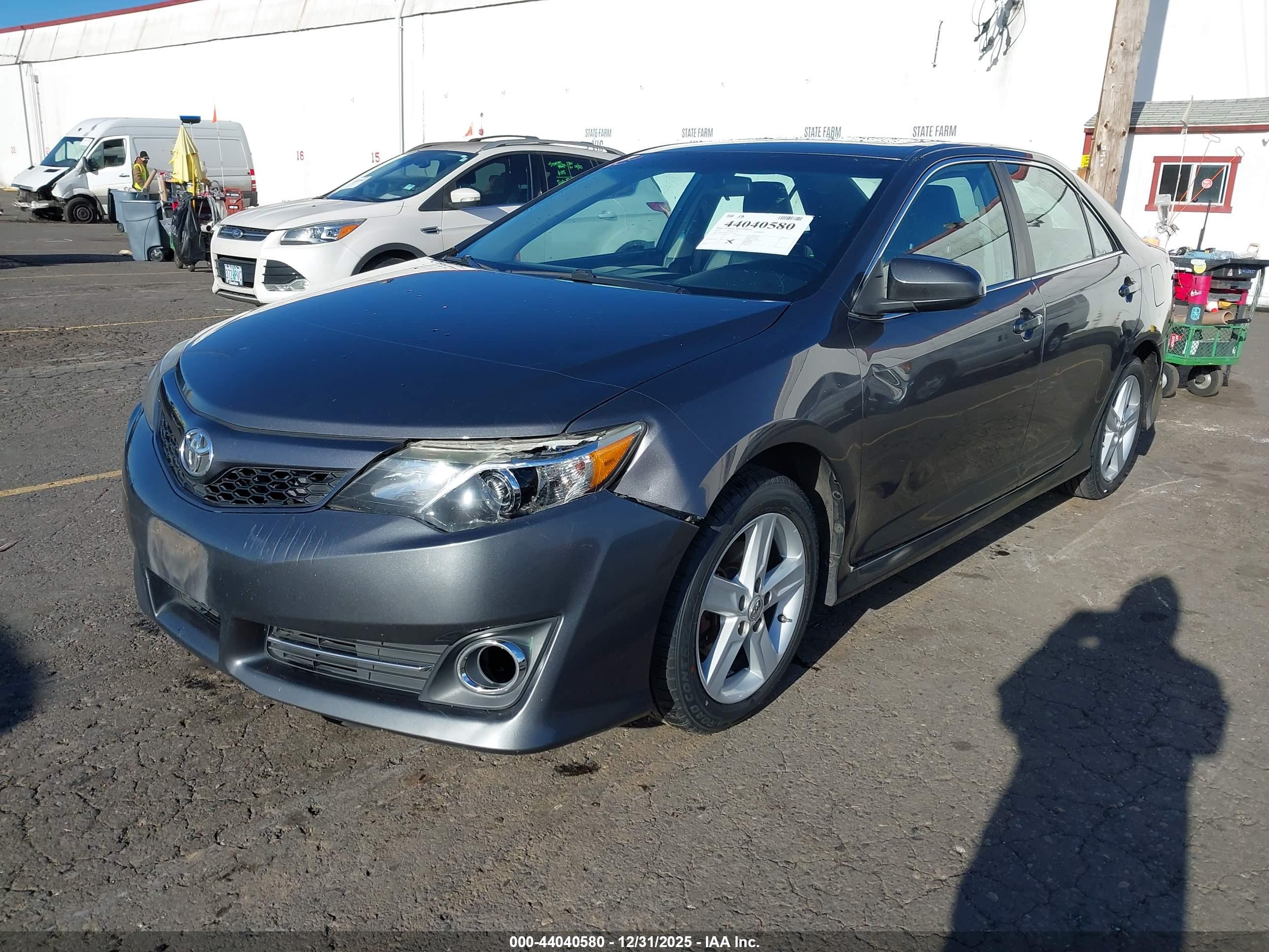 TOYOTA CAMRY image 2