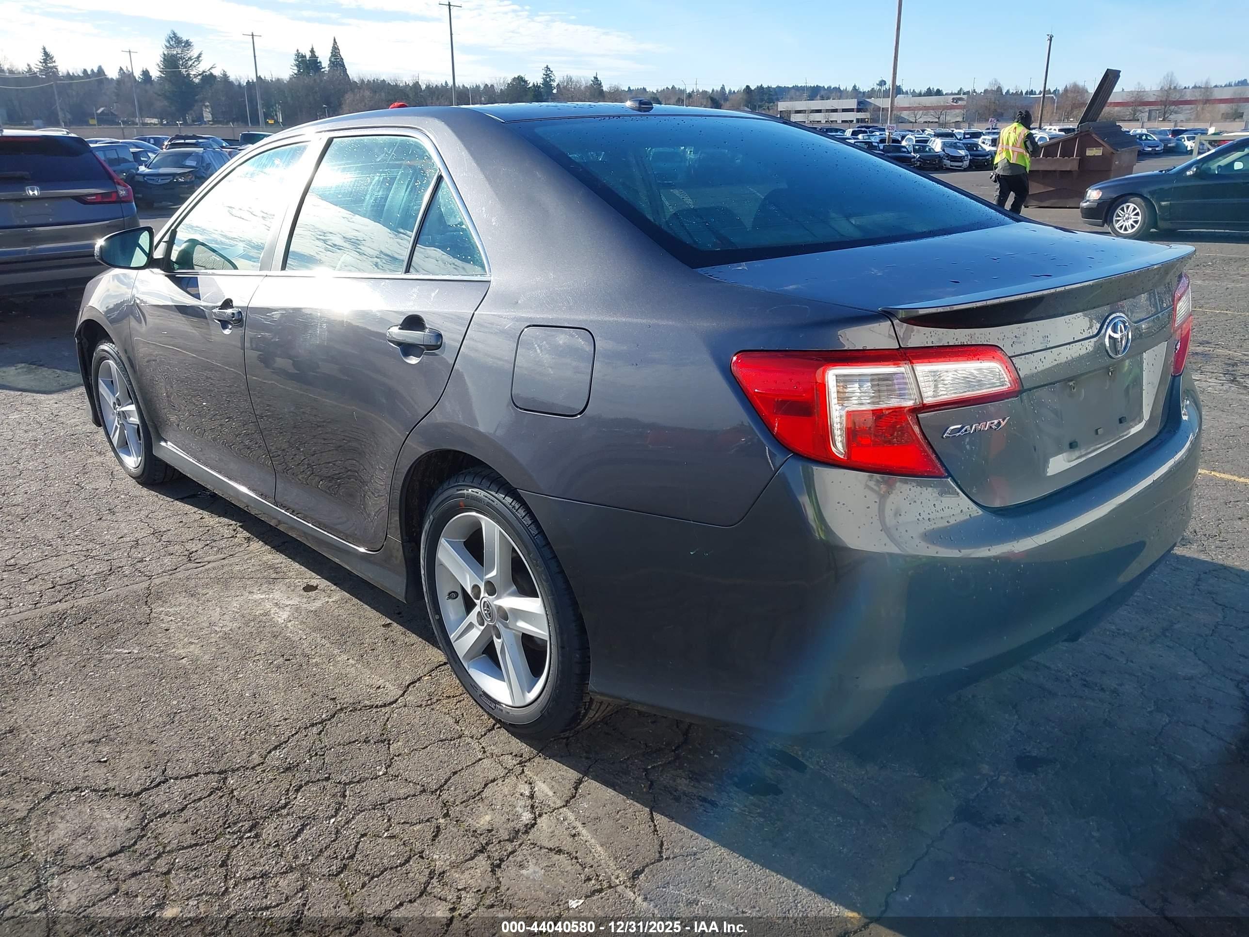TOYOTA CAMRY image 3