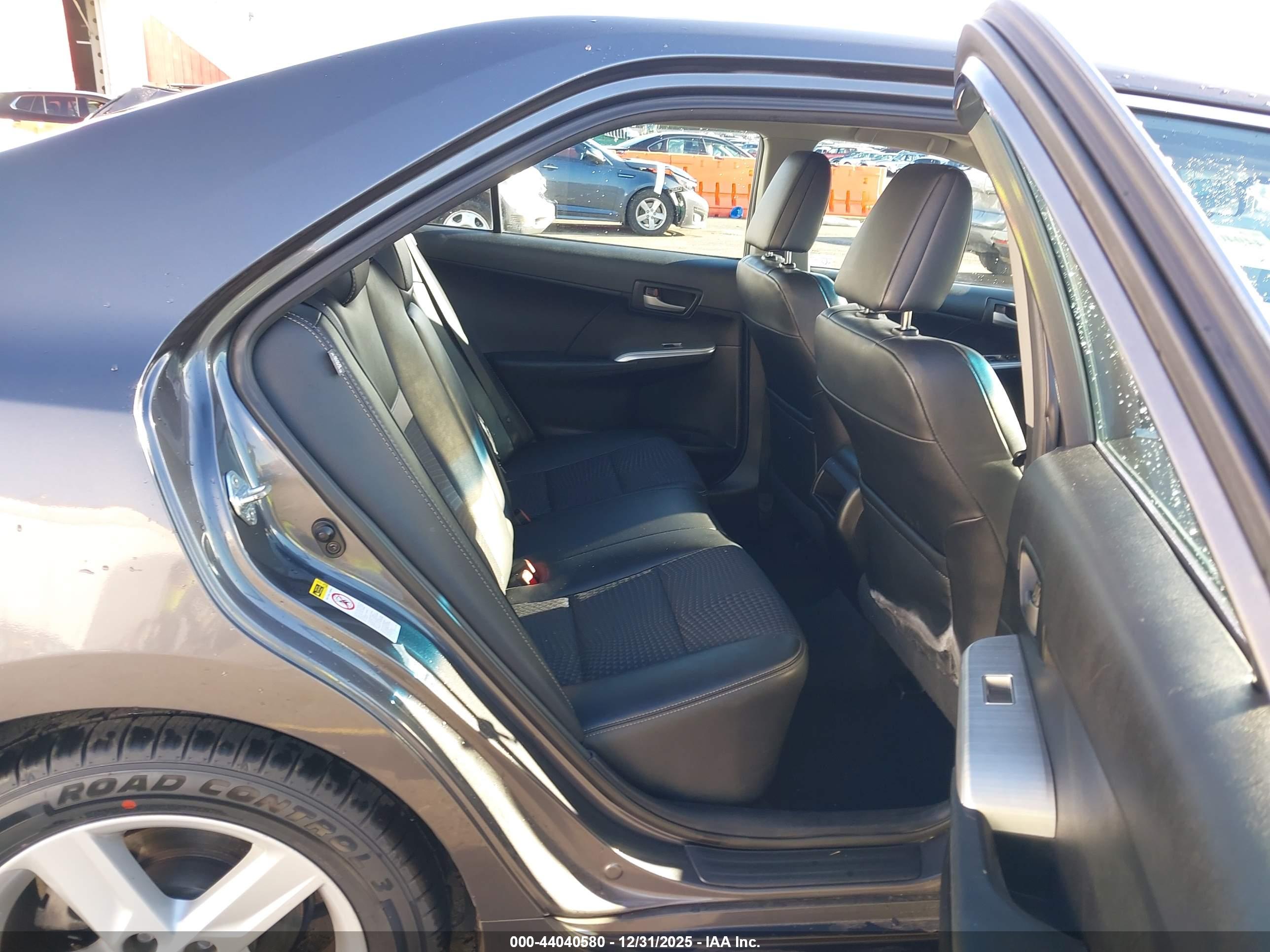 TOYOTA CAMRY image 8