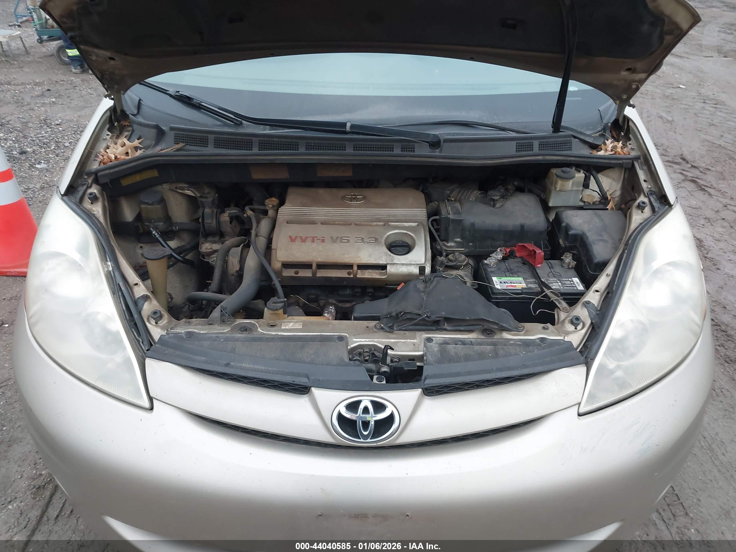 TOYOTA SIENNA image 10