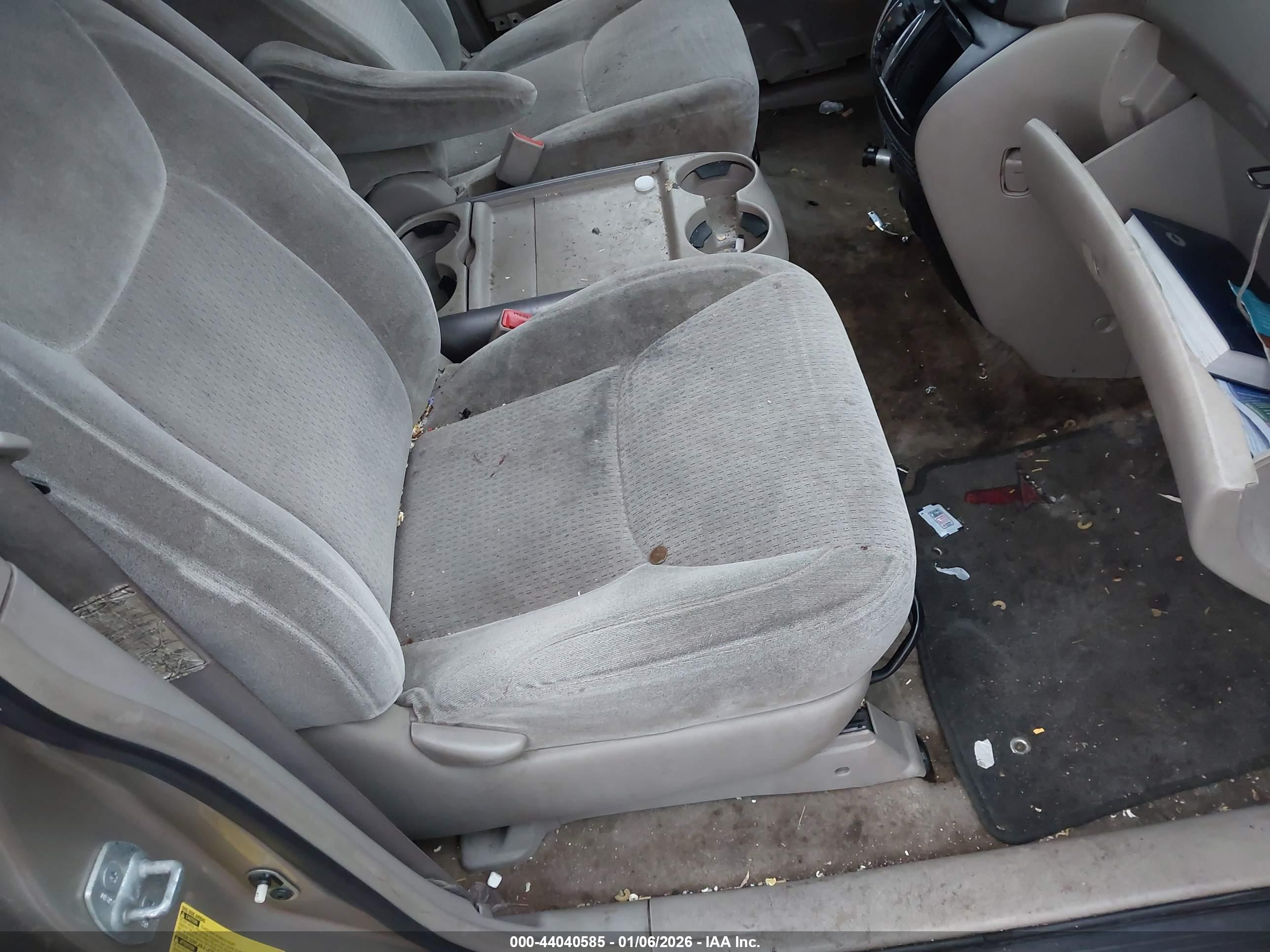 TOYOTA SIENNA image 5