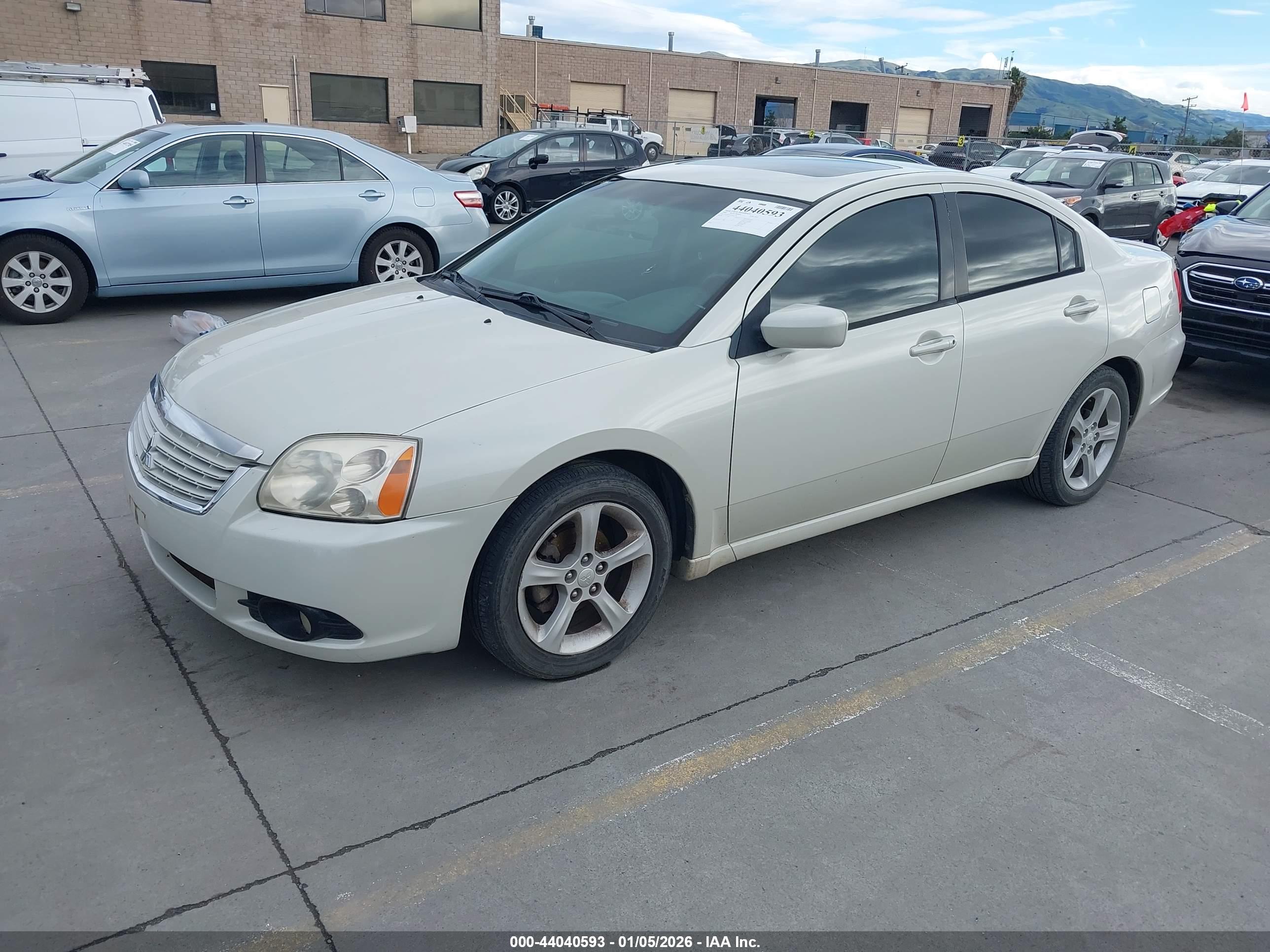 MITSUBISHI GALANT image 2