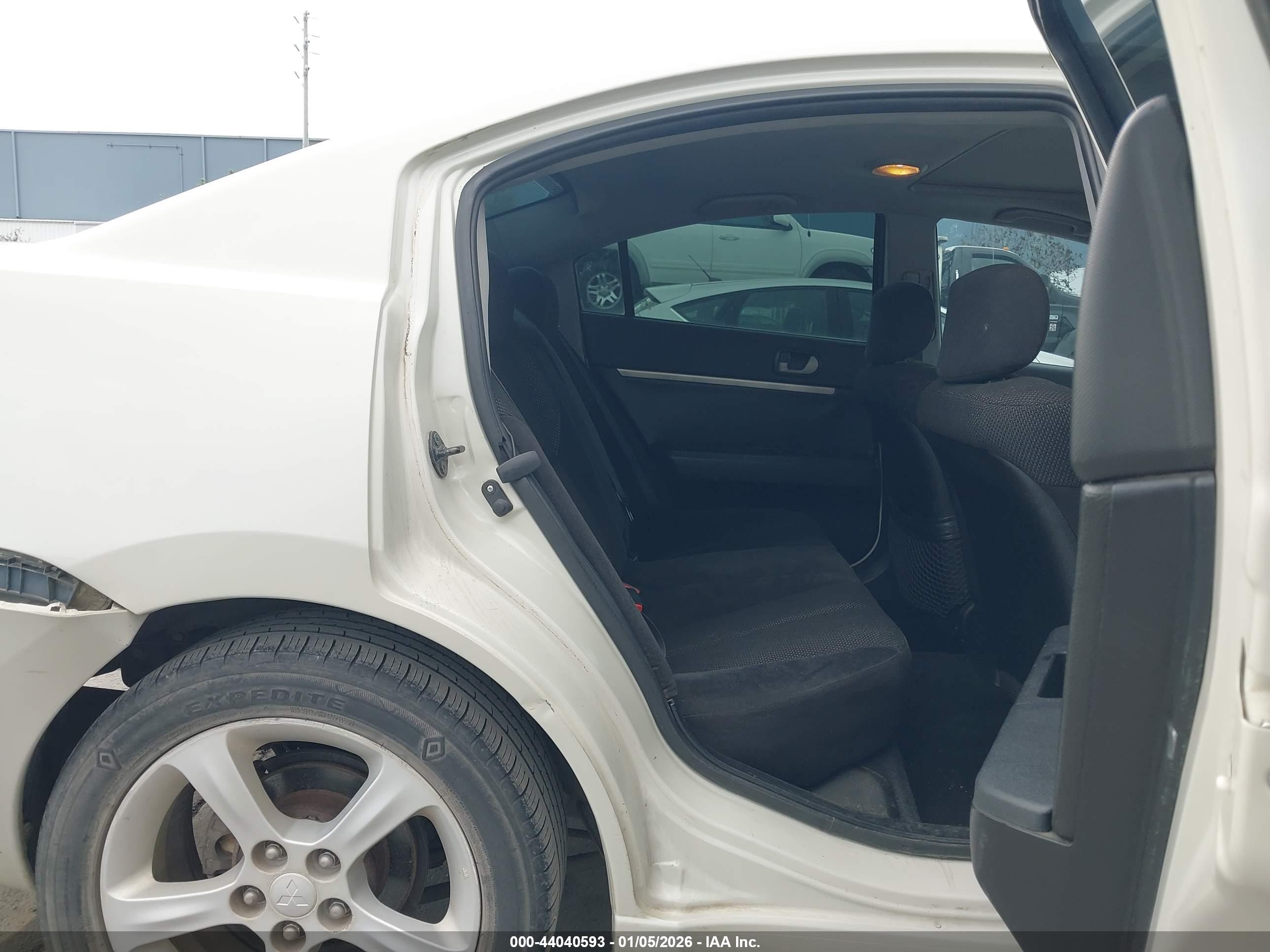 MITSUBISHI GALANT image 8