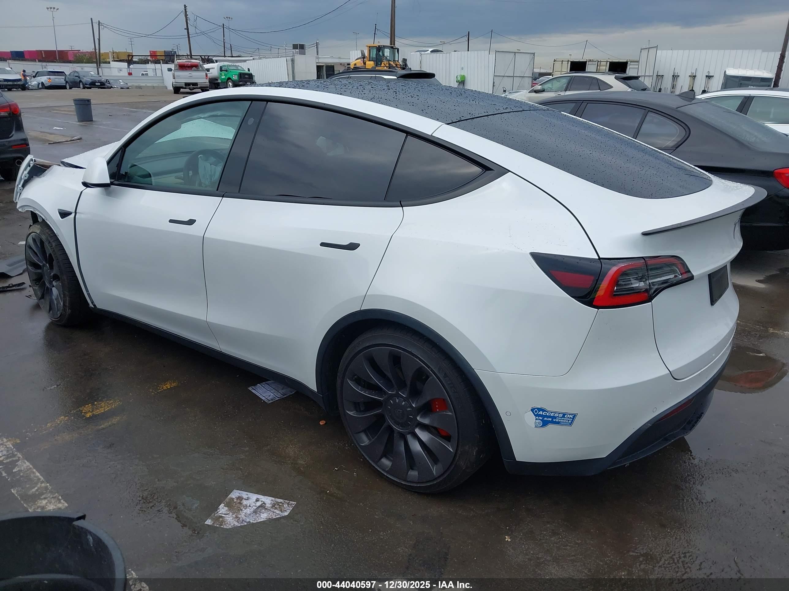 TESLA MODEL image 3