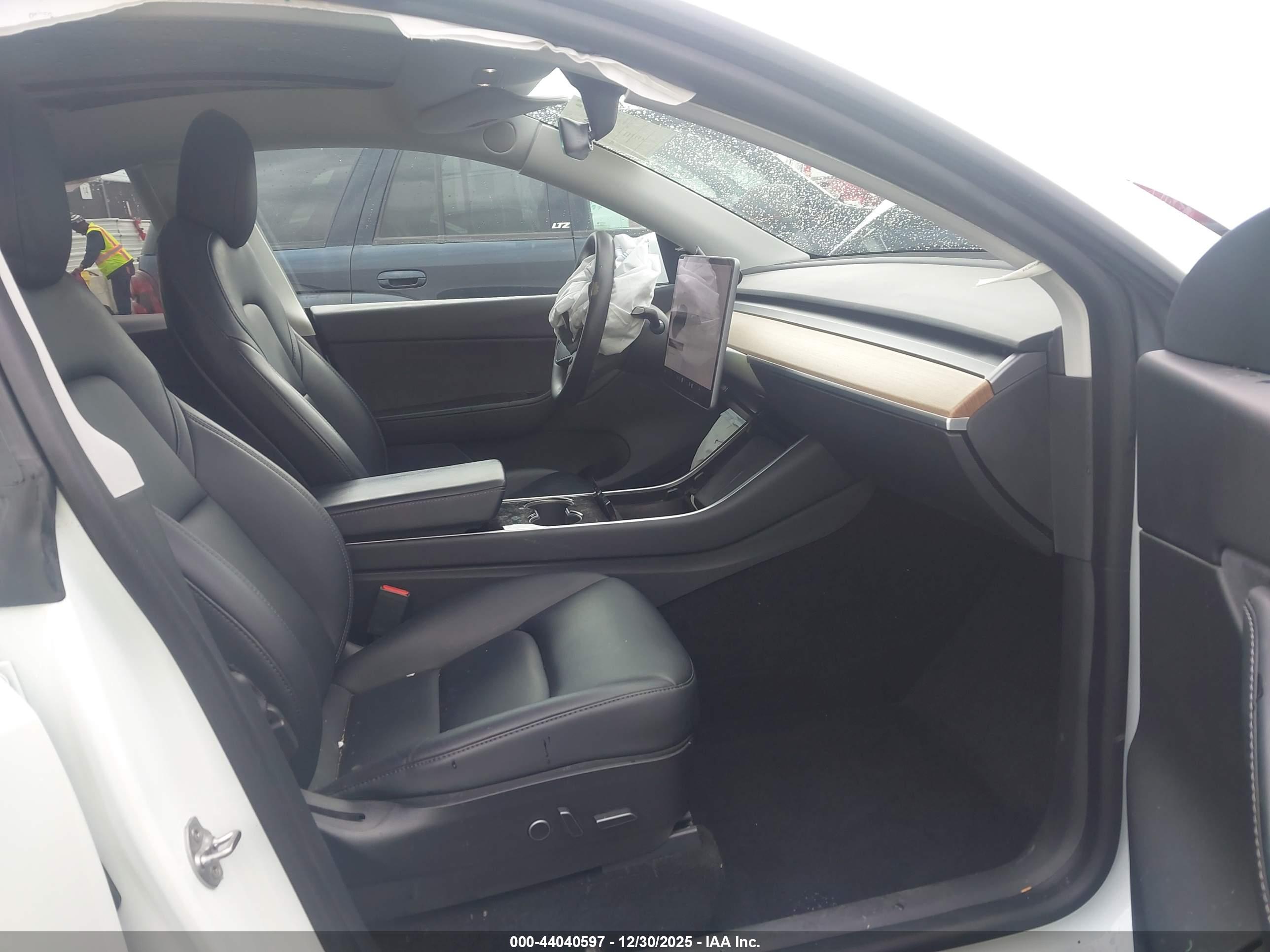 TESLA MODEL image 5