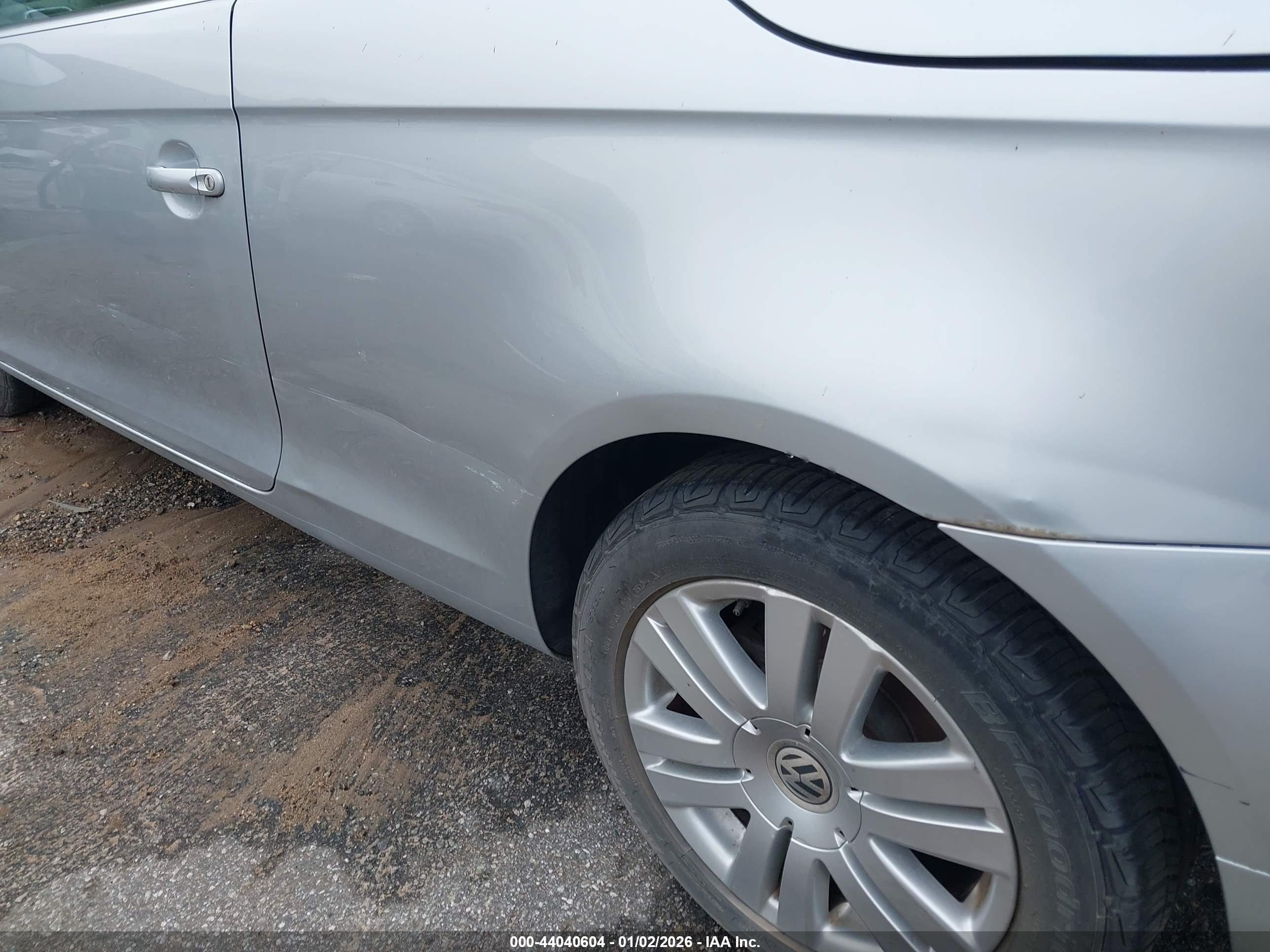 VOLKSWAGEN EOS image 6