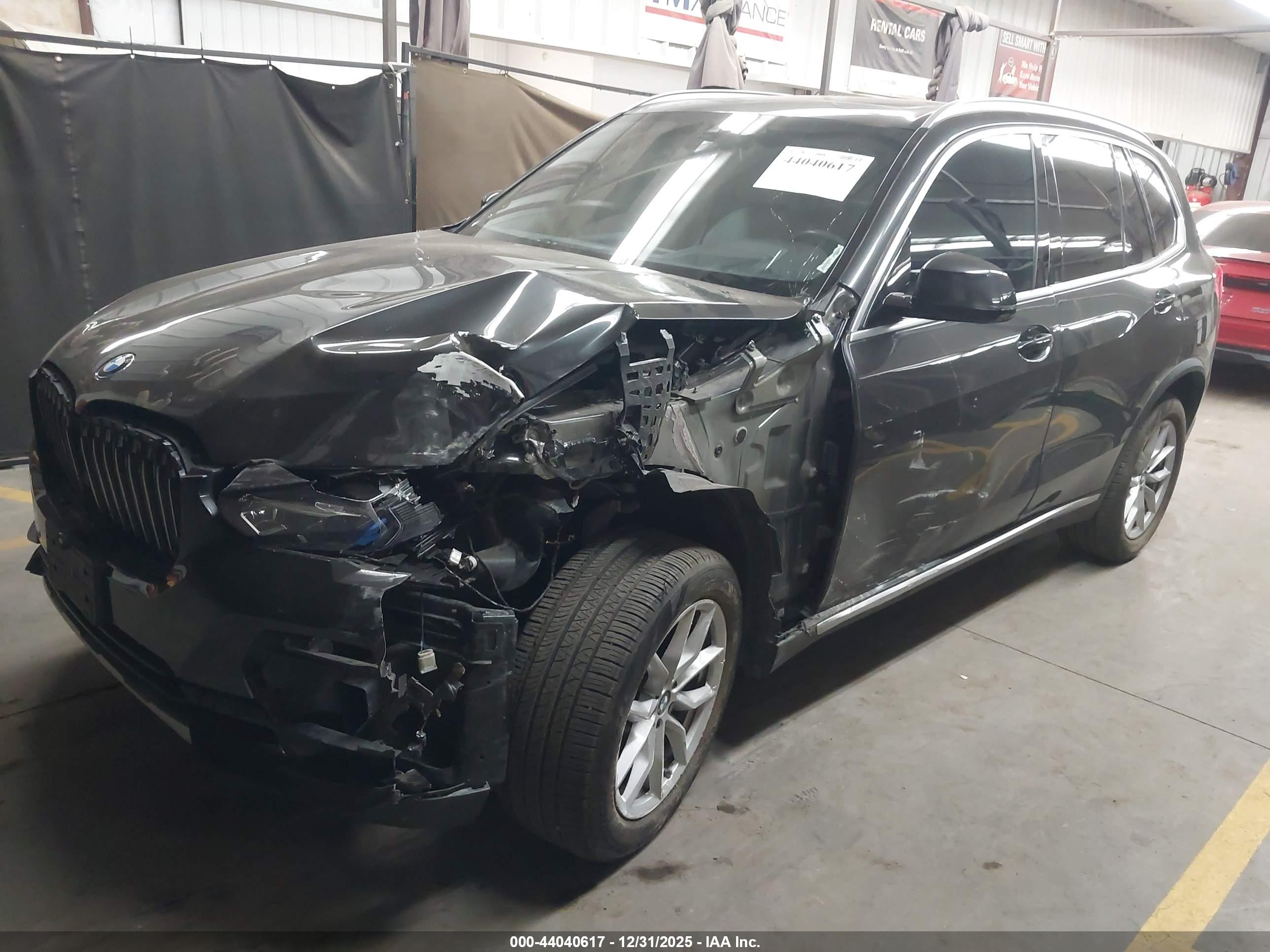 BMW X5 image 2