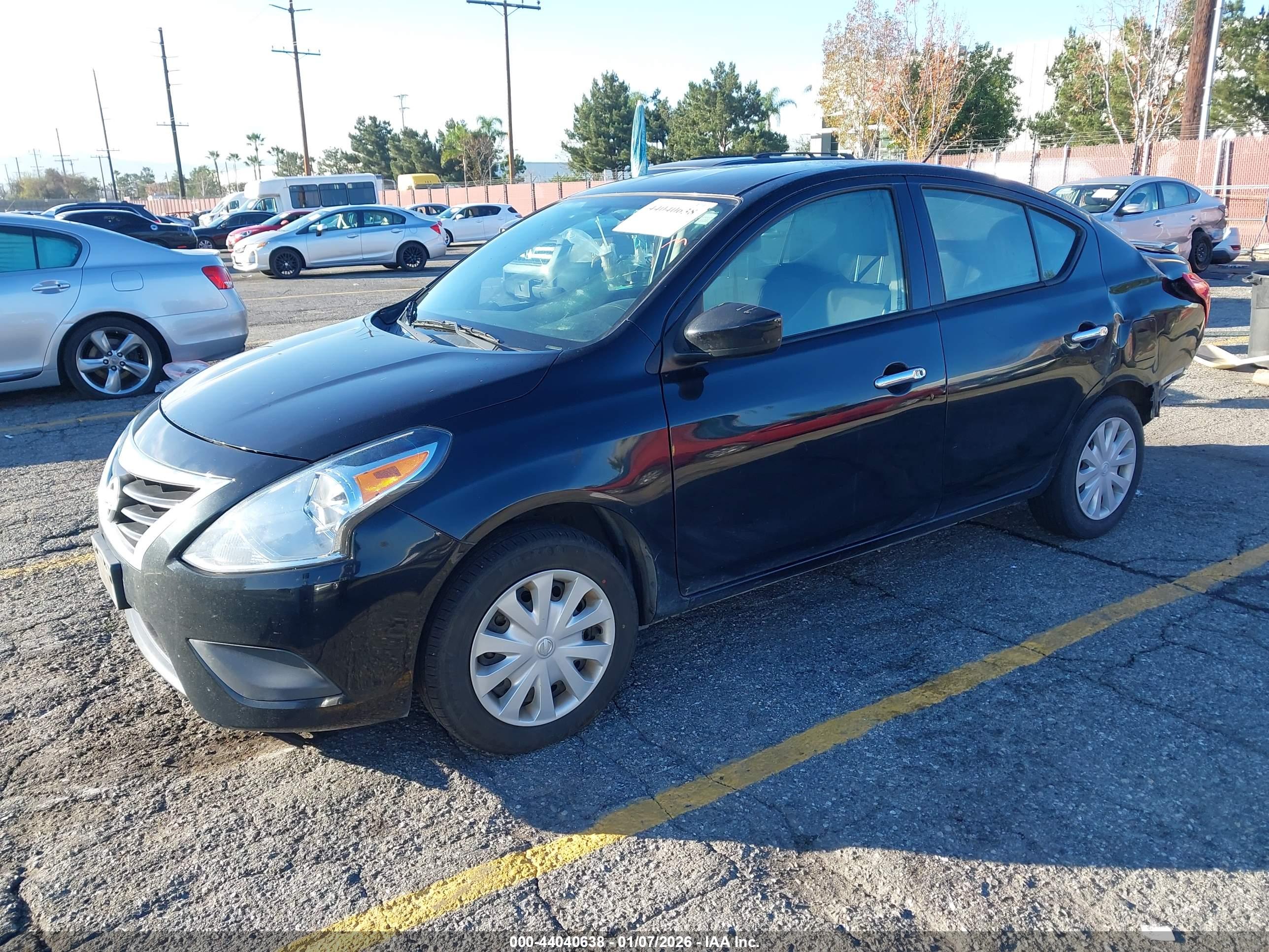 NISSAN VERSA image 2