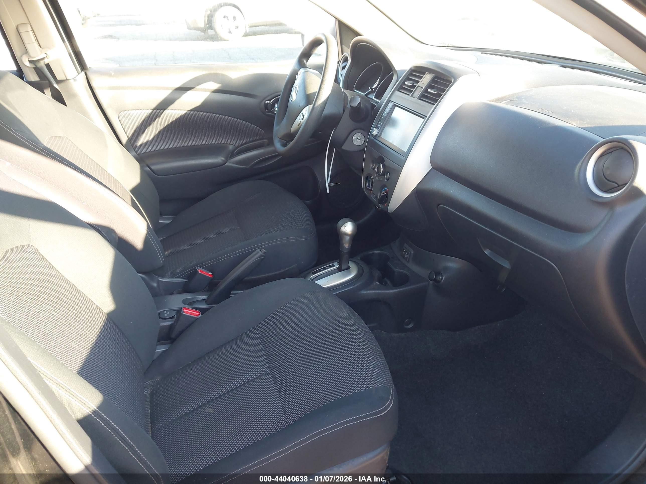NISSAN VERSA image 5