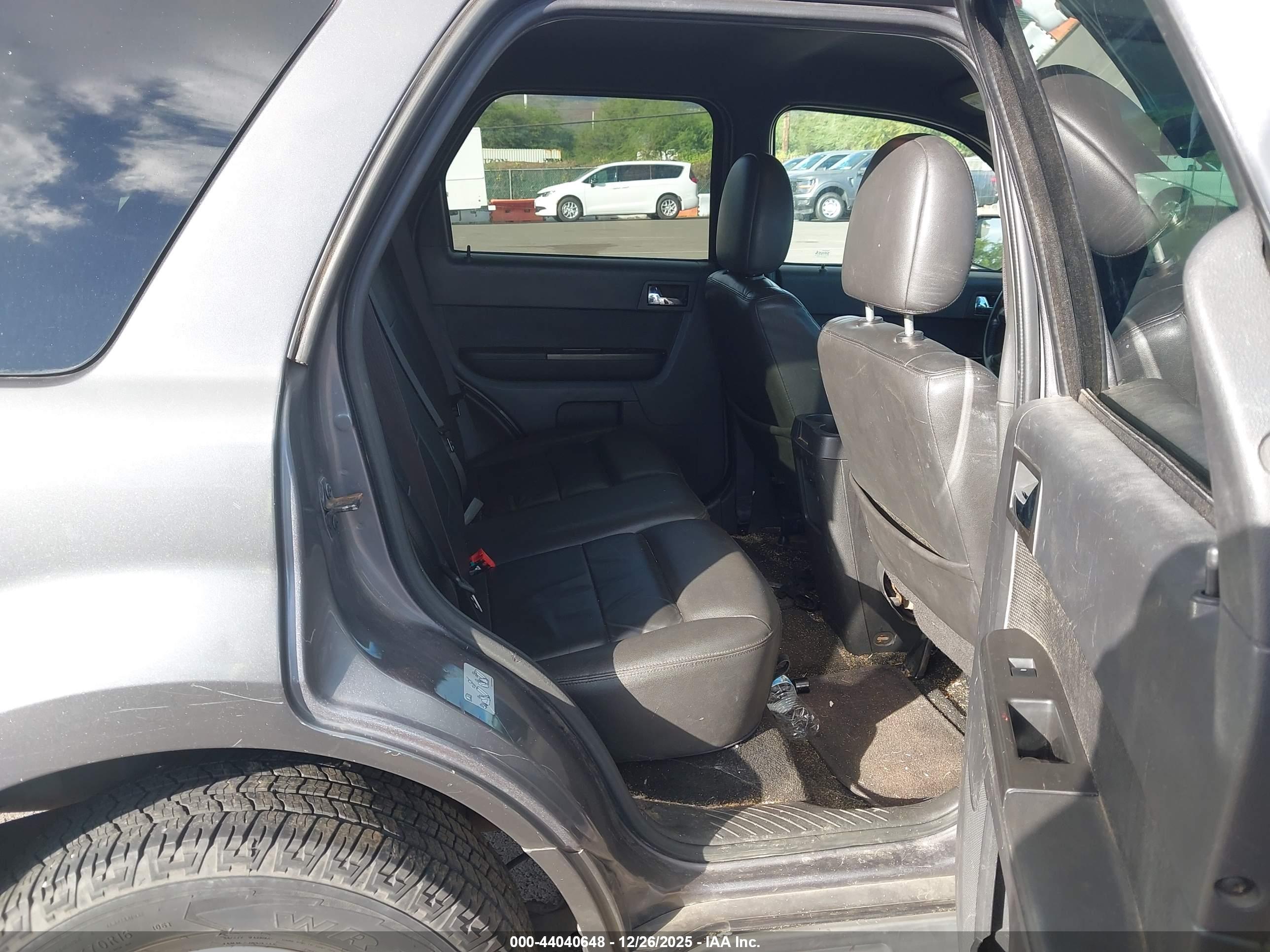 FORD ESCAPE image 8