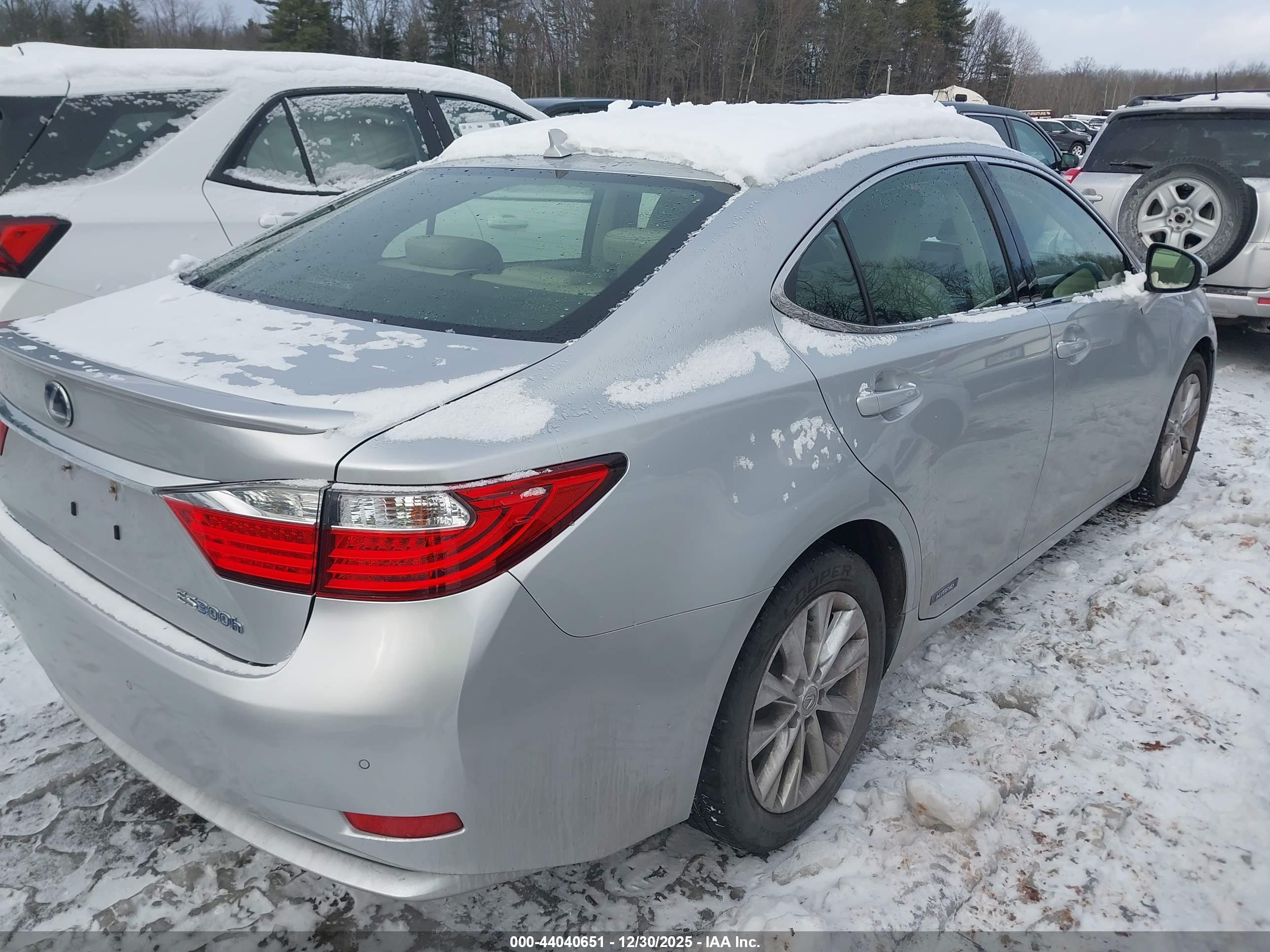 LEXUS ES image 4