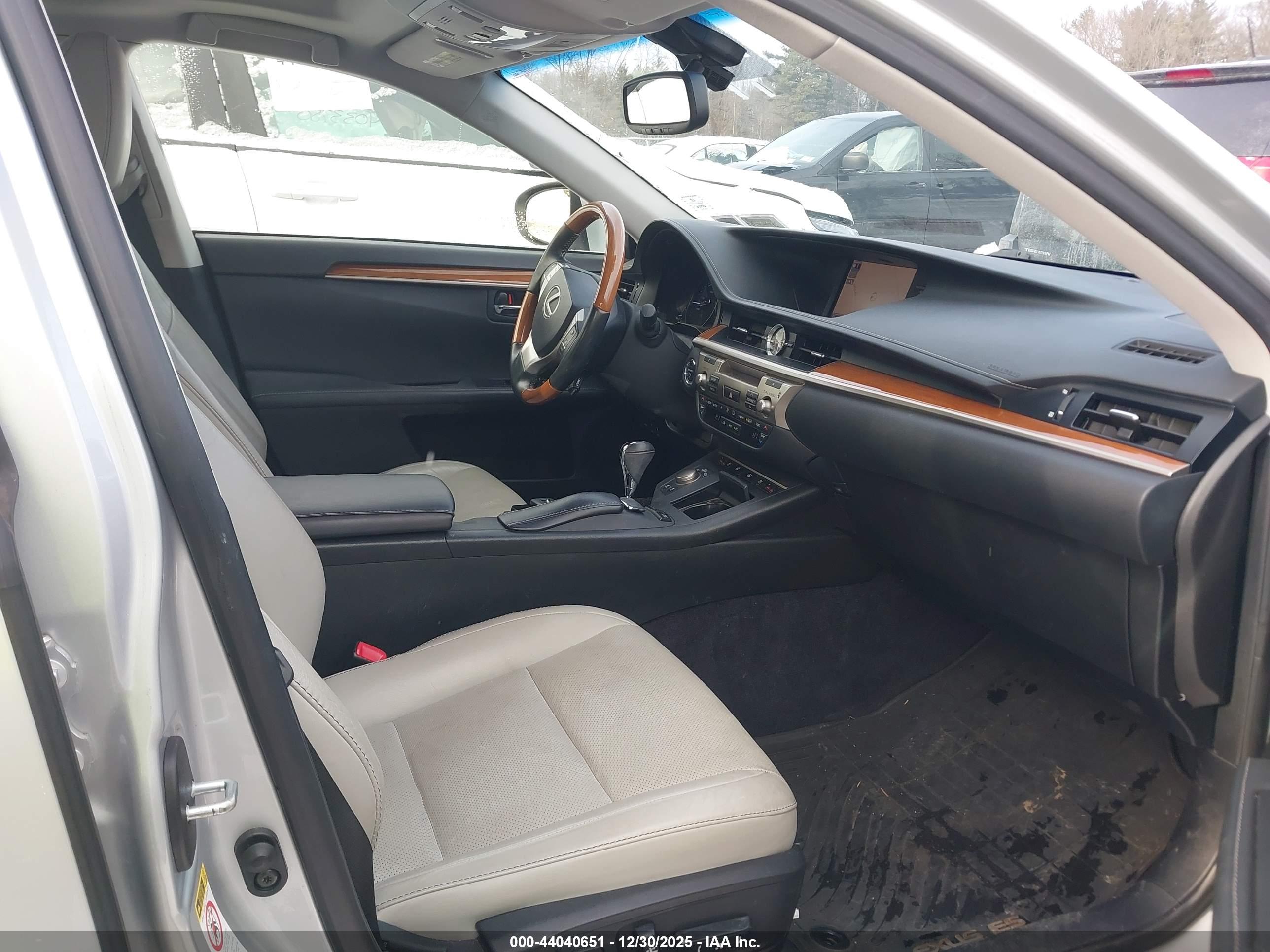 LEXUS ES image 5