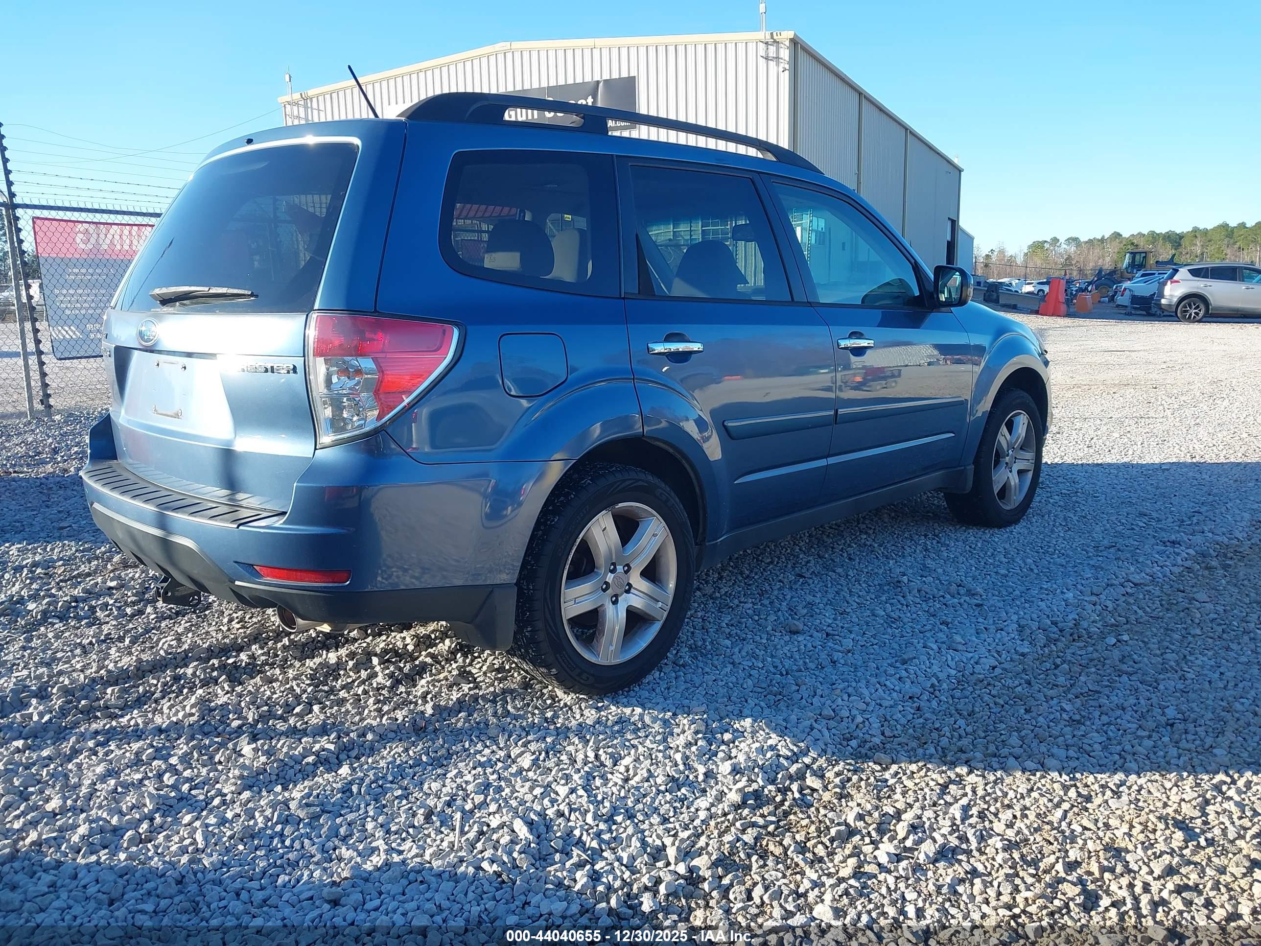 SUBARU FORESTER image 4