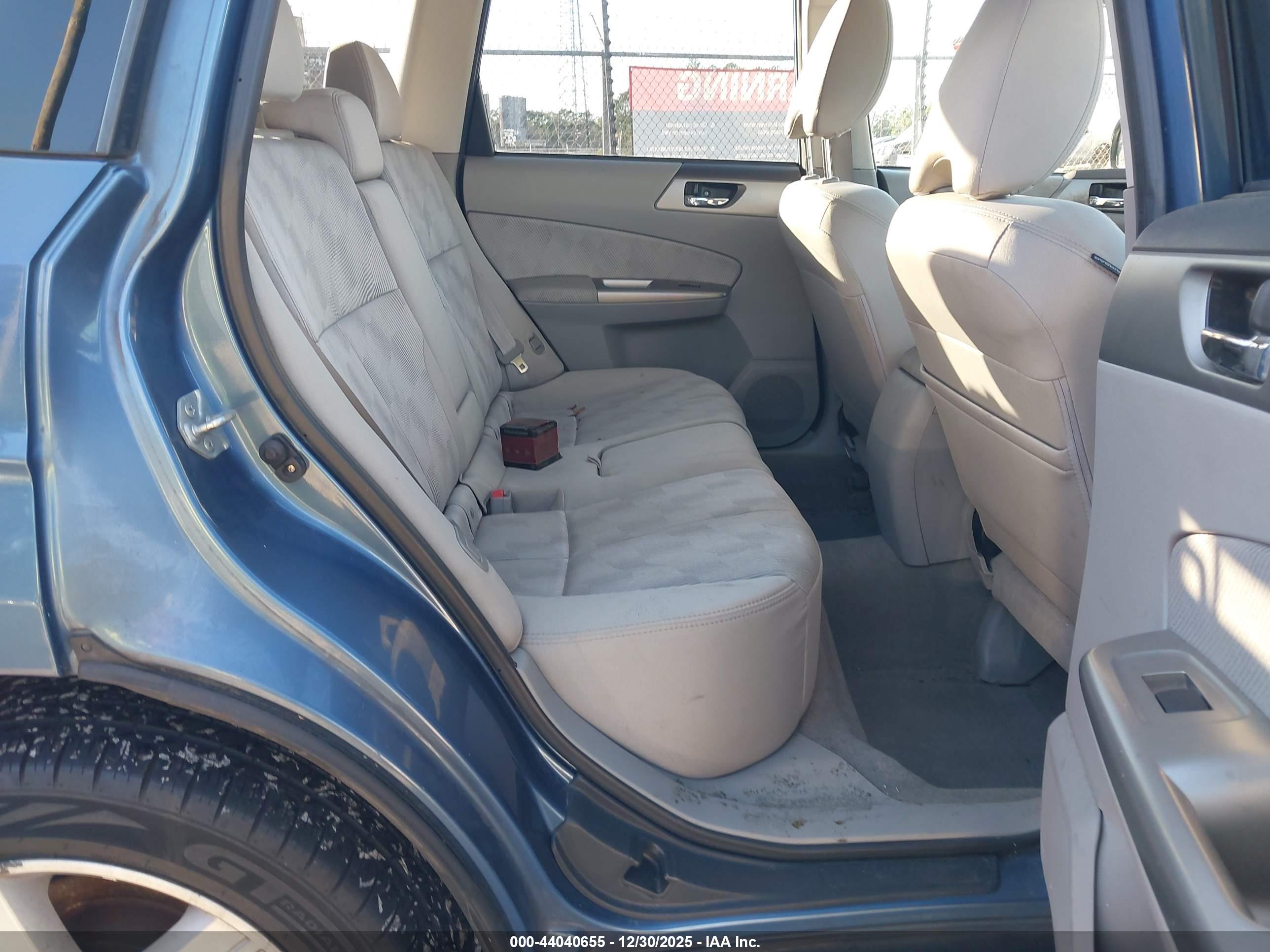 SUBARU FORESTER image 8
