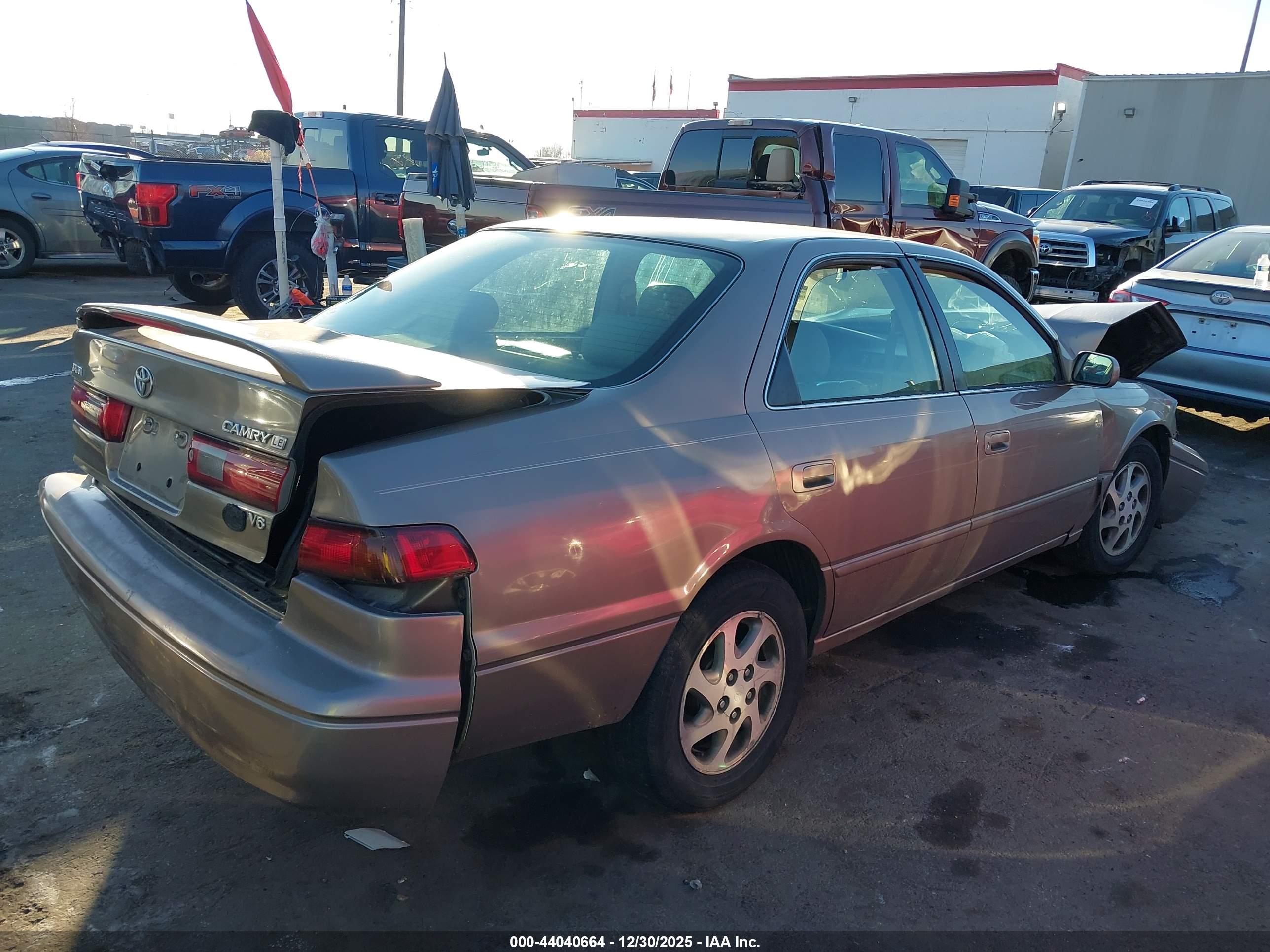 TOYOTA CAMRY image 4