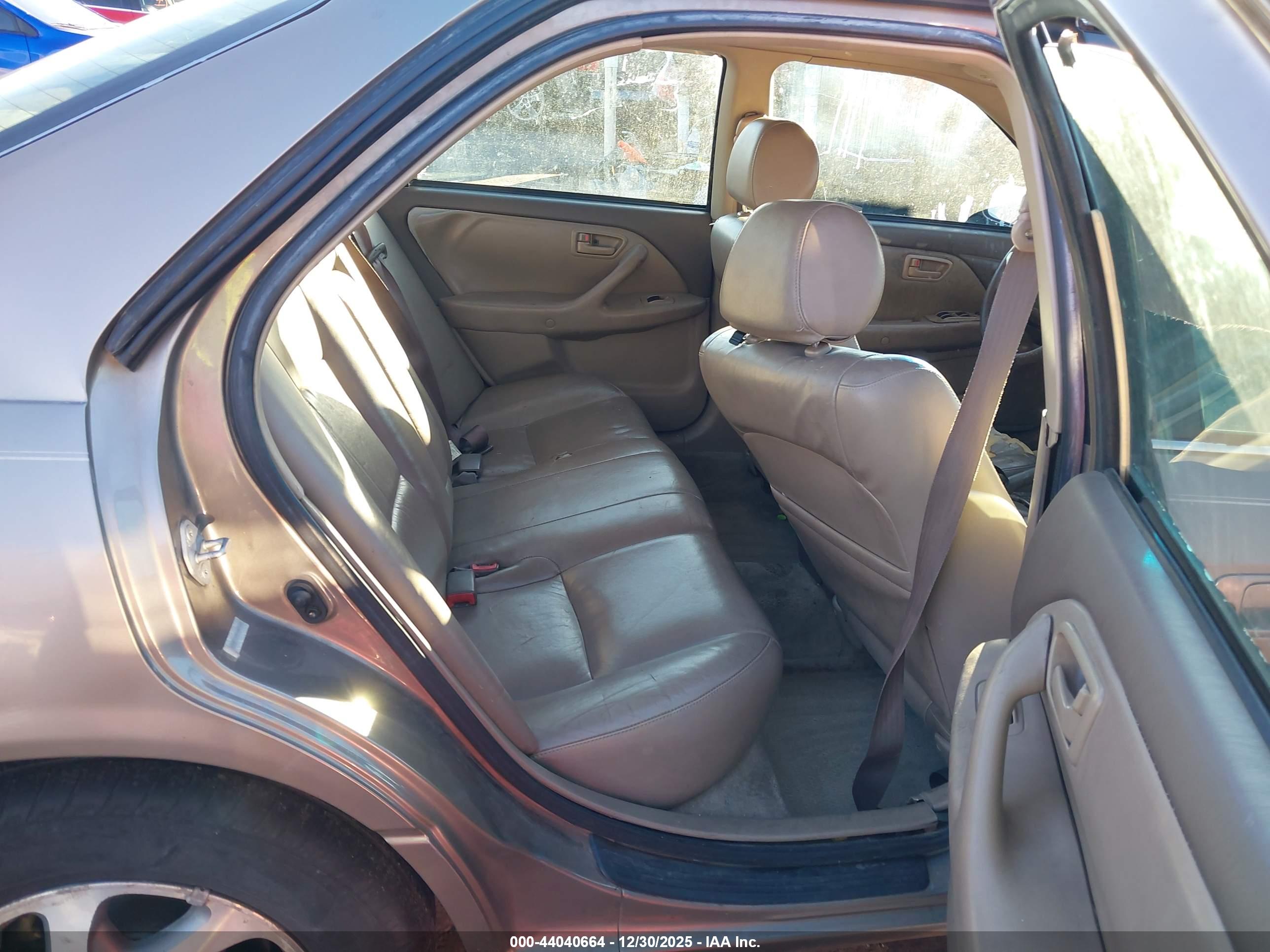 TOYOTA CAMRY image 8