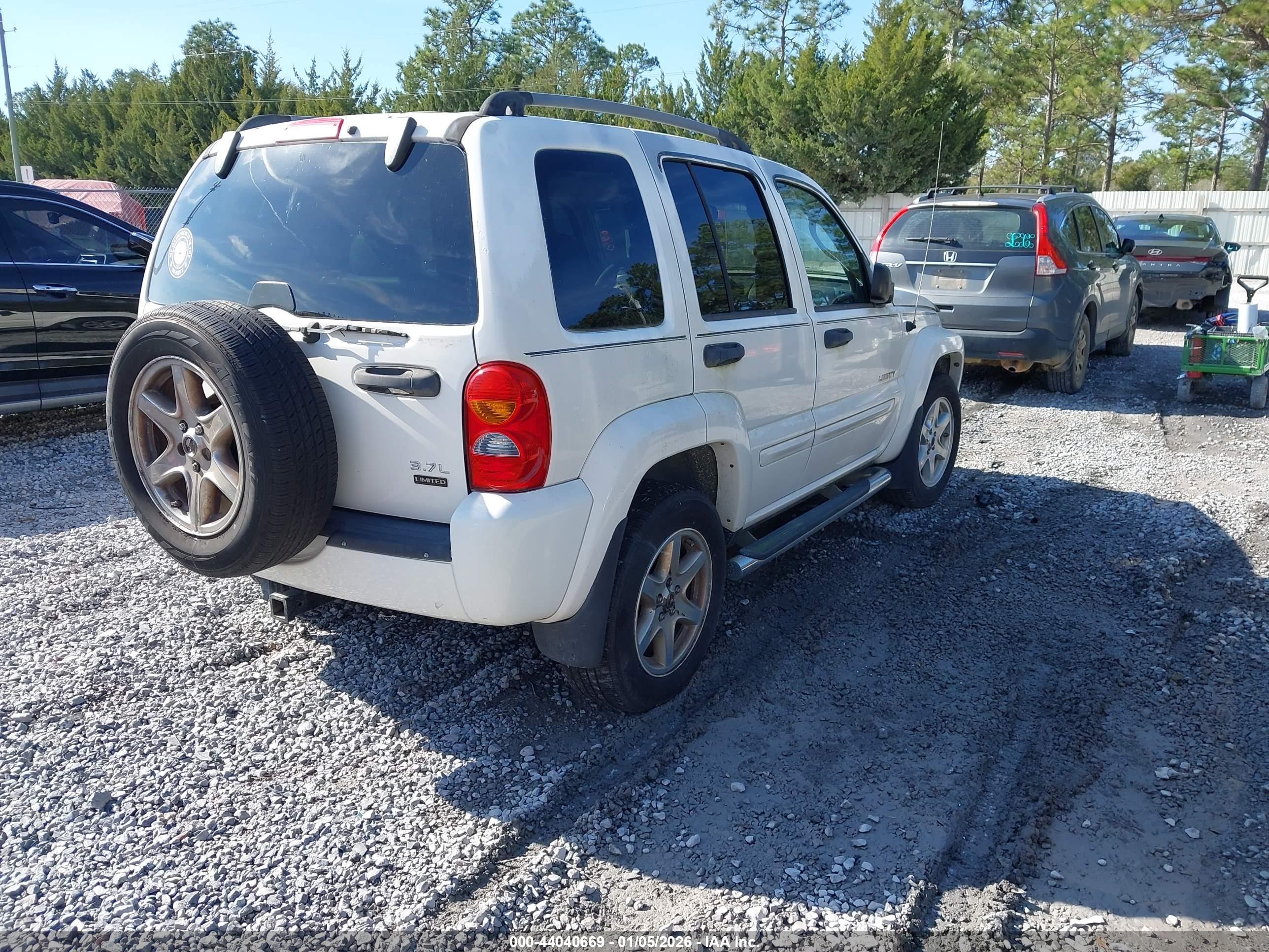 JEEP LIBERTY image 4