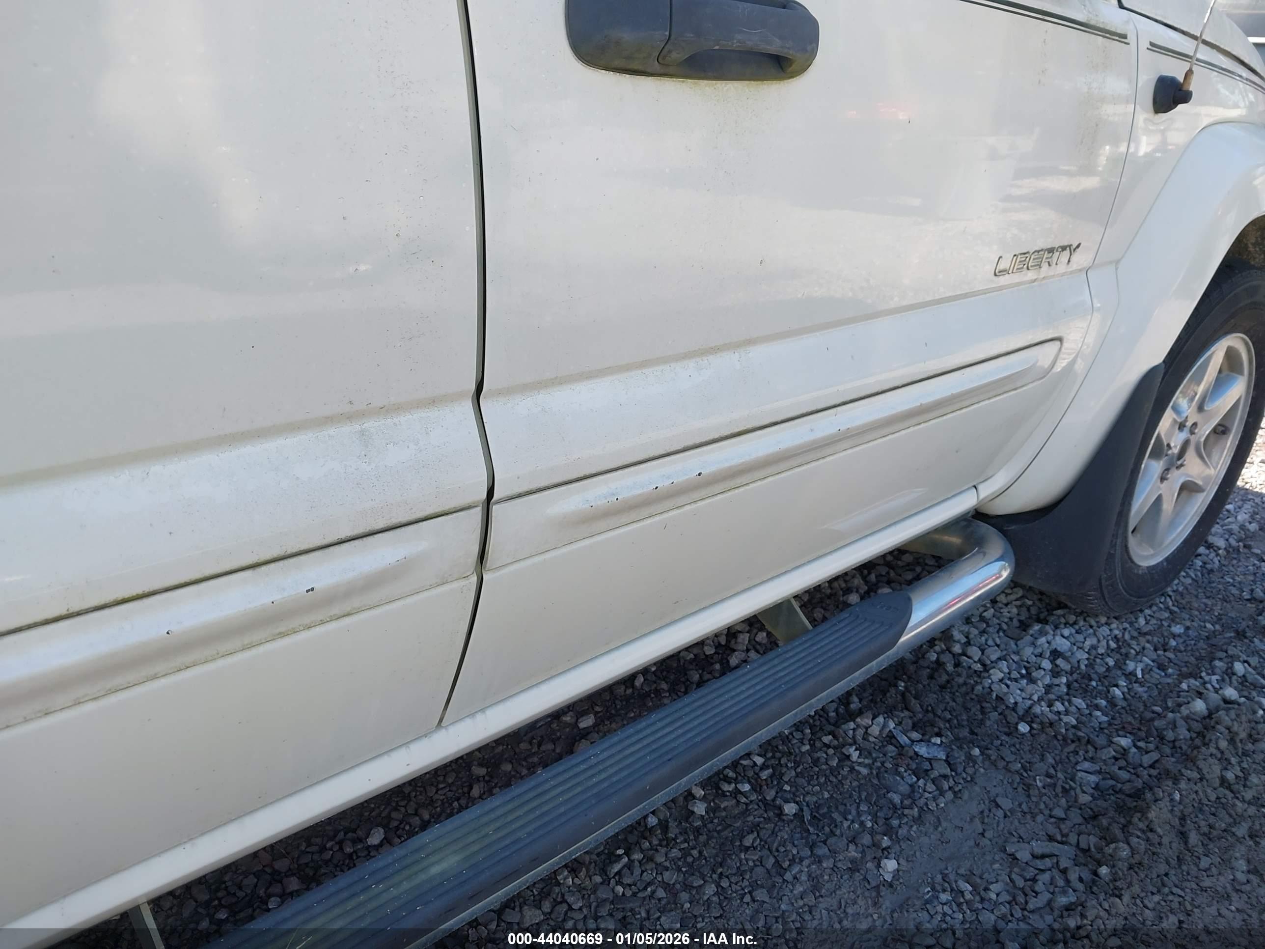 JEEP LIBERTY image 6