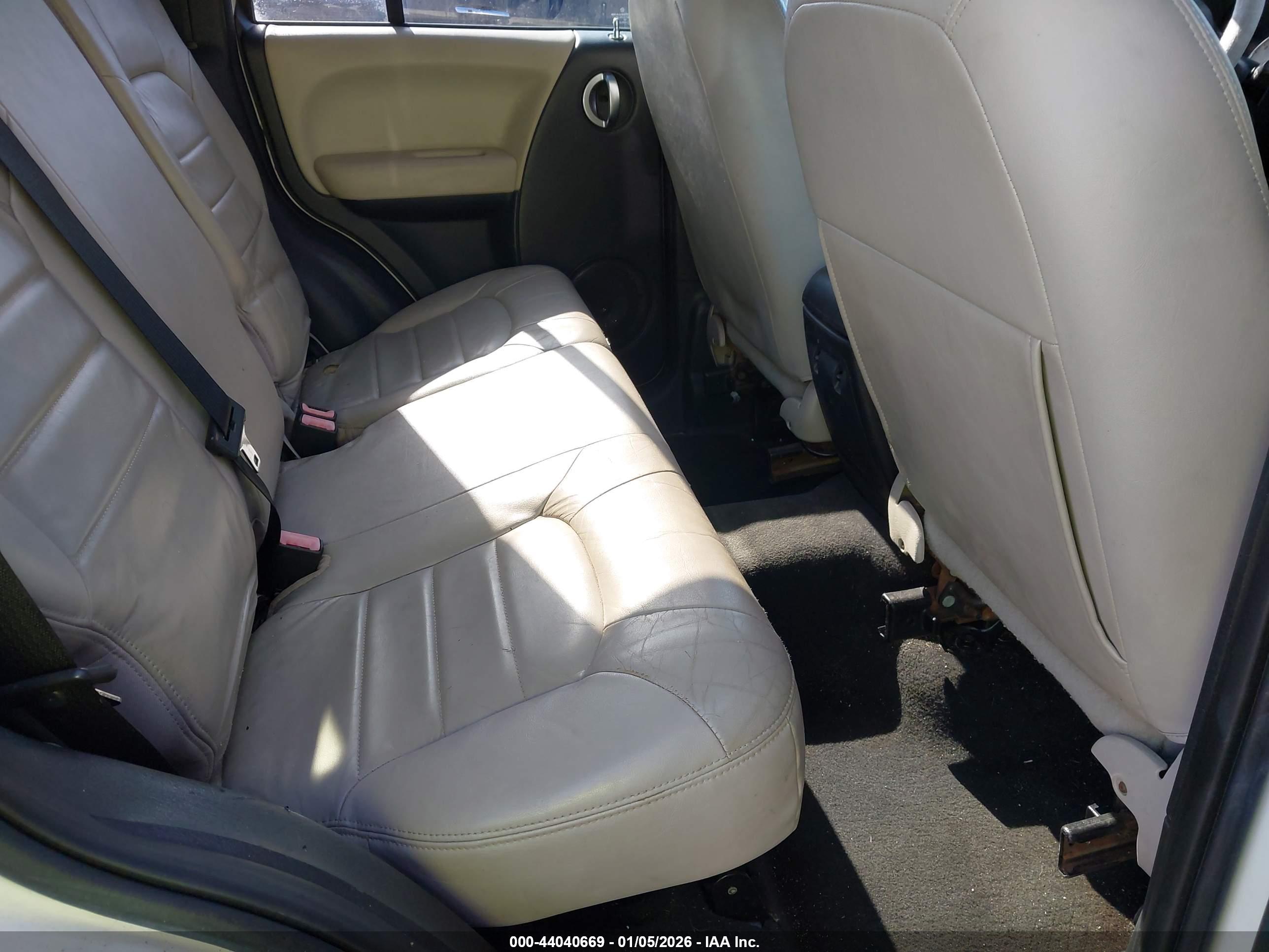JEEP LIBERTY image 8