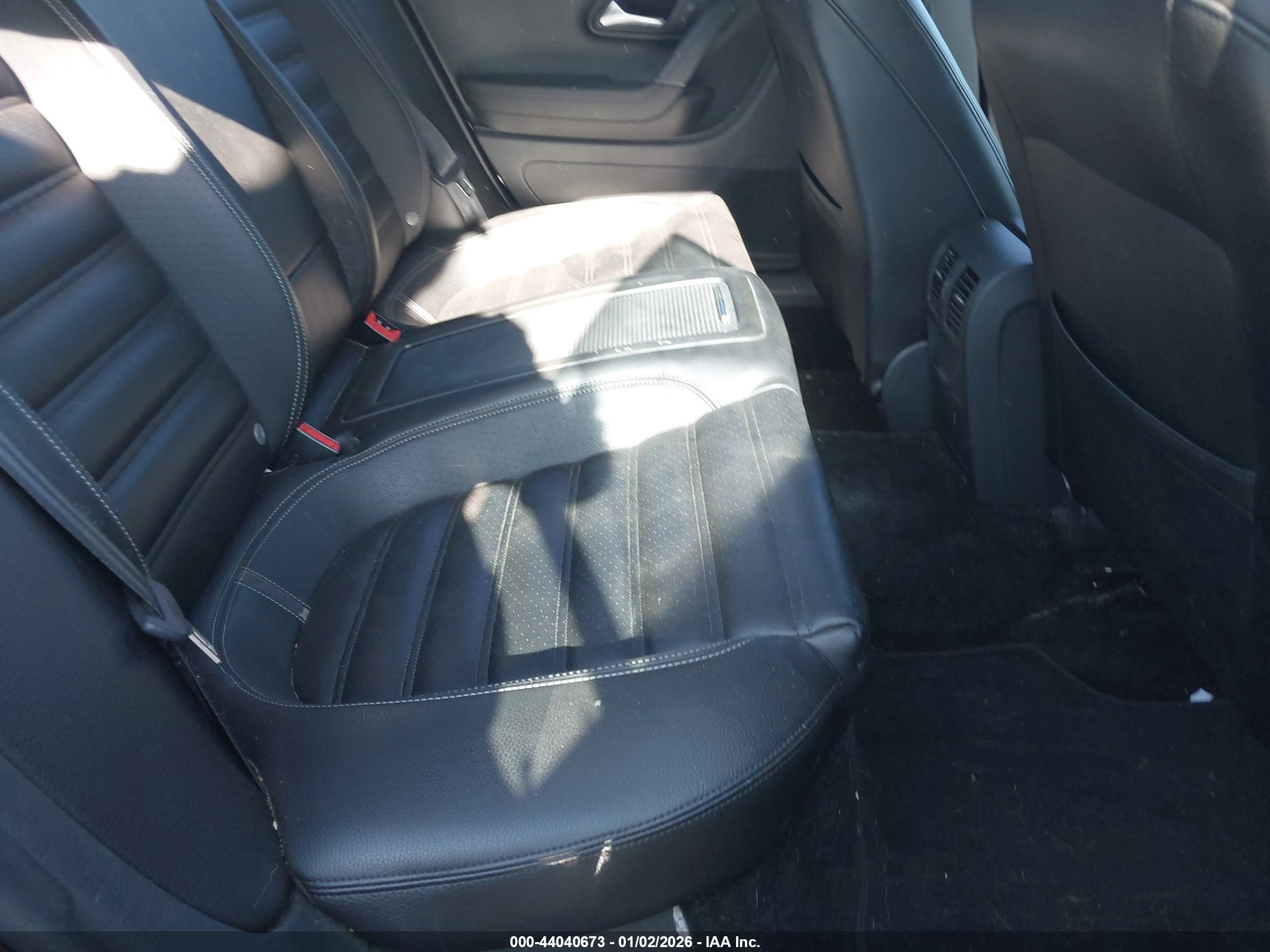 VOLKSWAGEN CC image 8