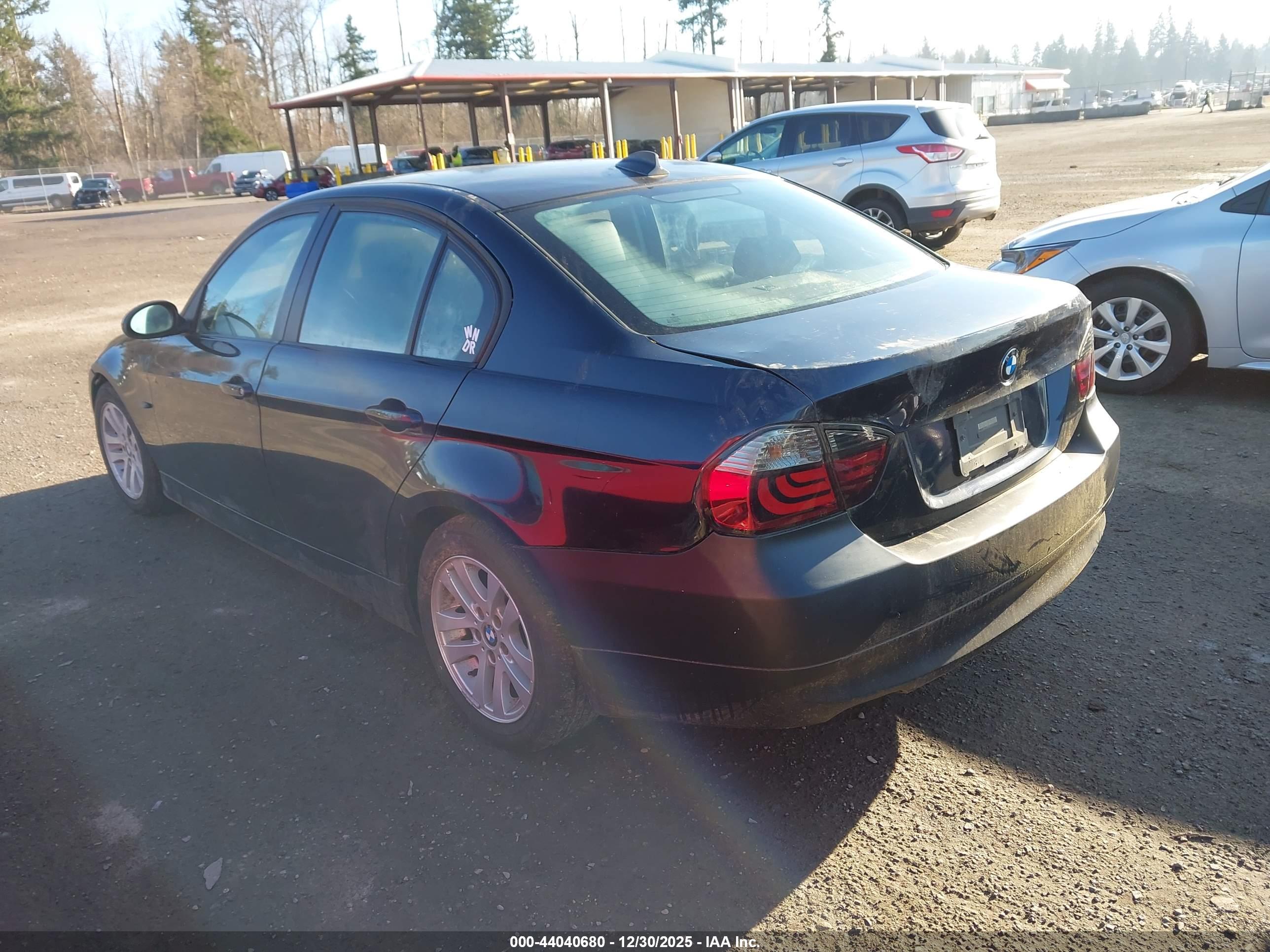 BMW 325XI image 3