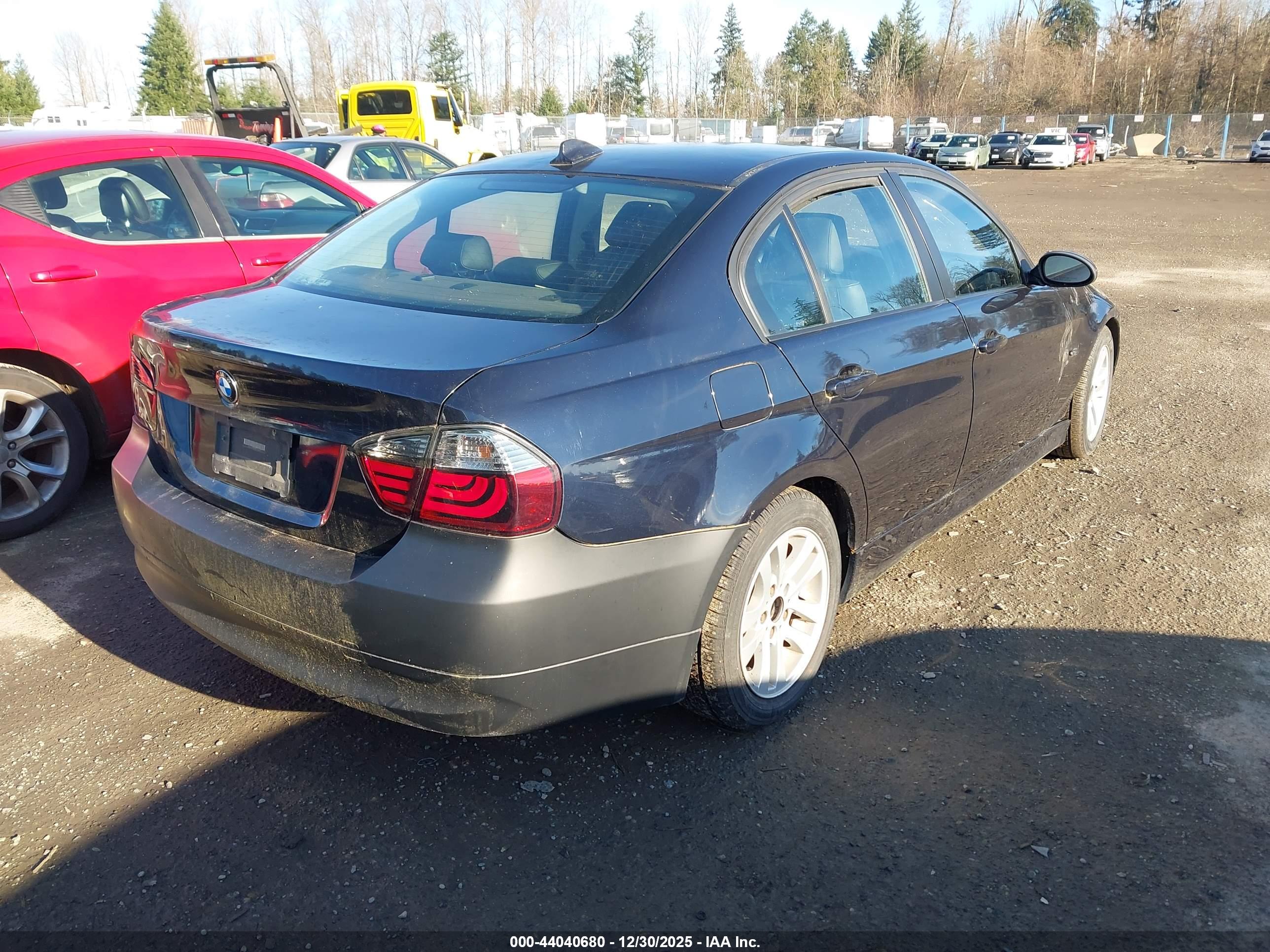 BMW 325XI image 4