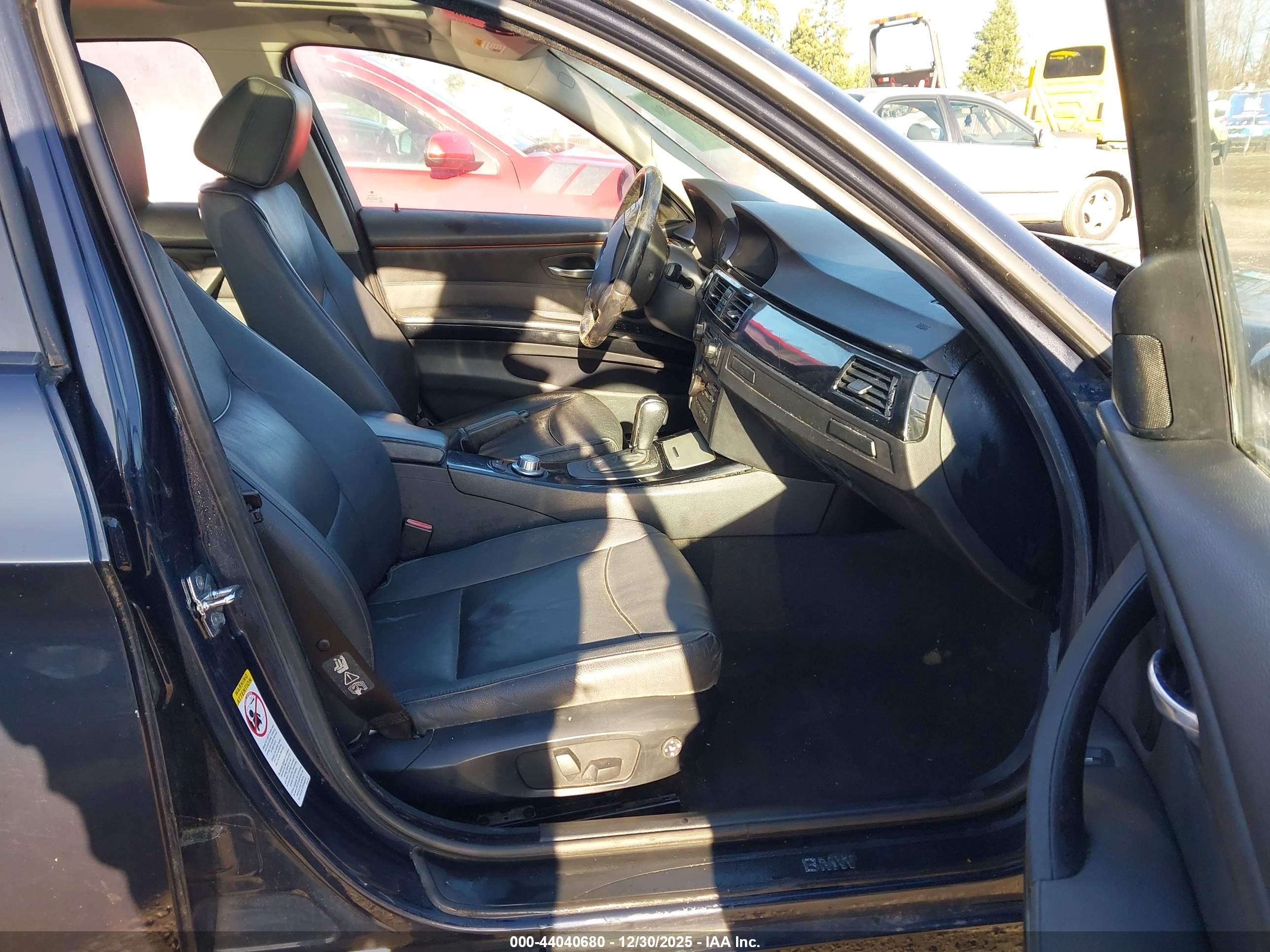 BMW 325XI image 5