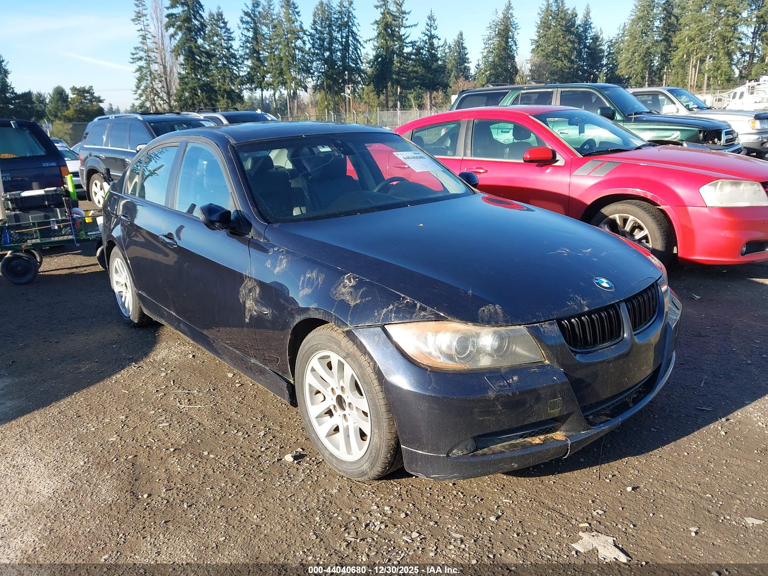 BMW 325XI image 6