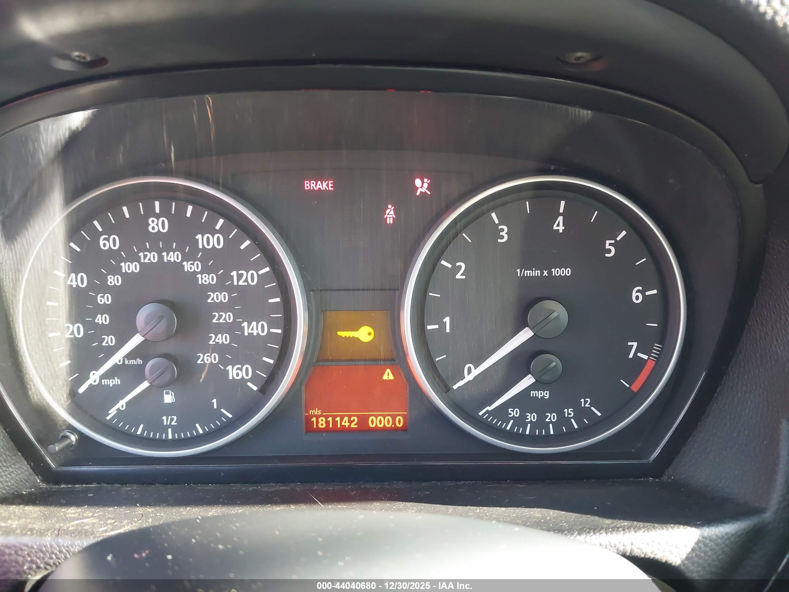 BMW 325XI image 7