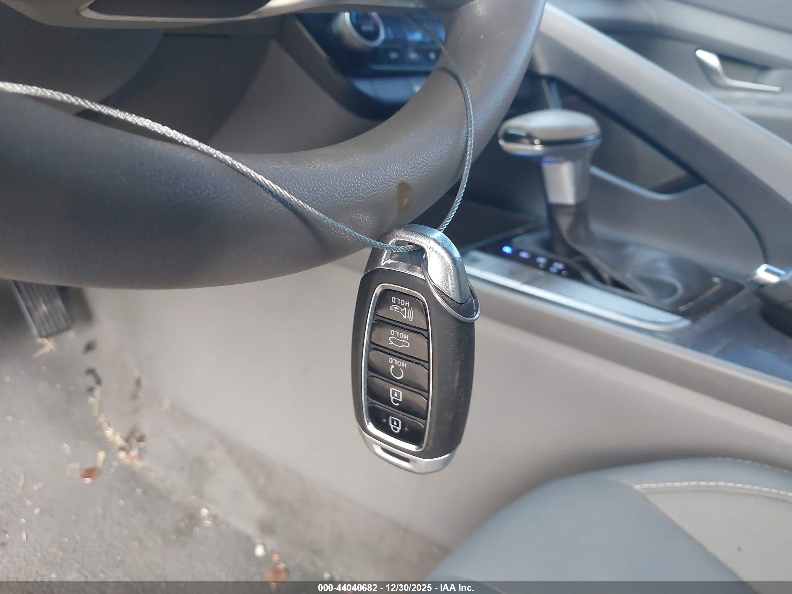 HYUNDAI ELANTRA image 11