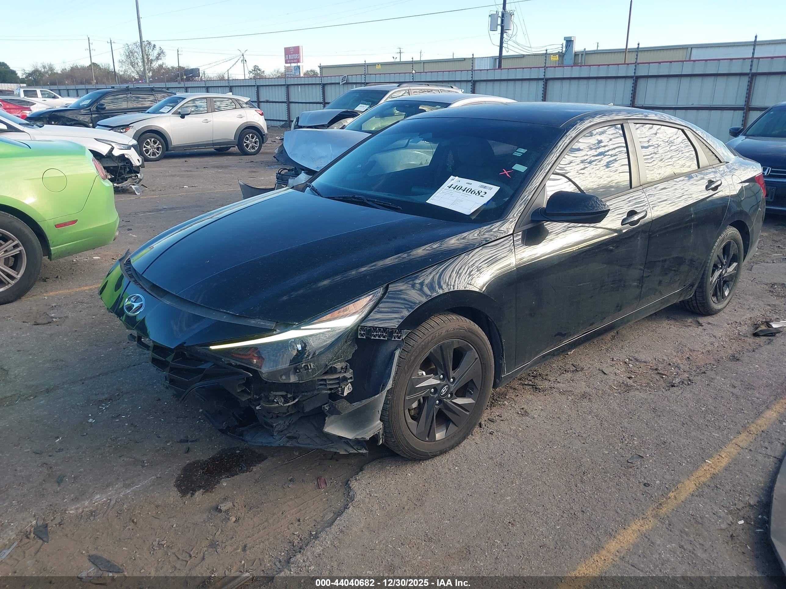 HYUNDAI ELANTRA image 2