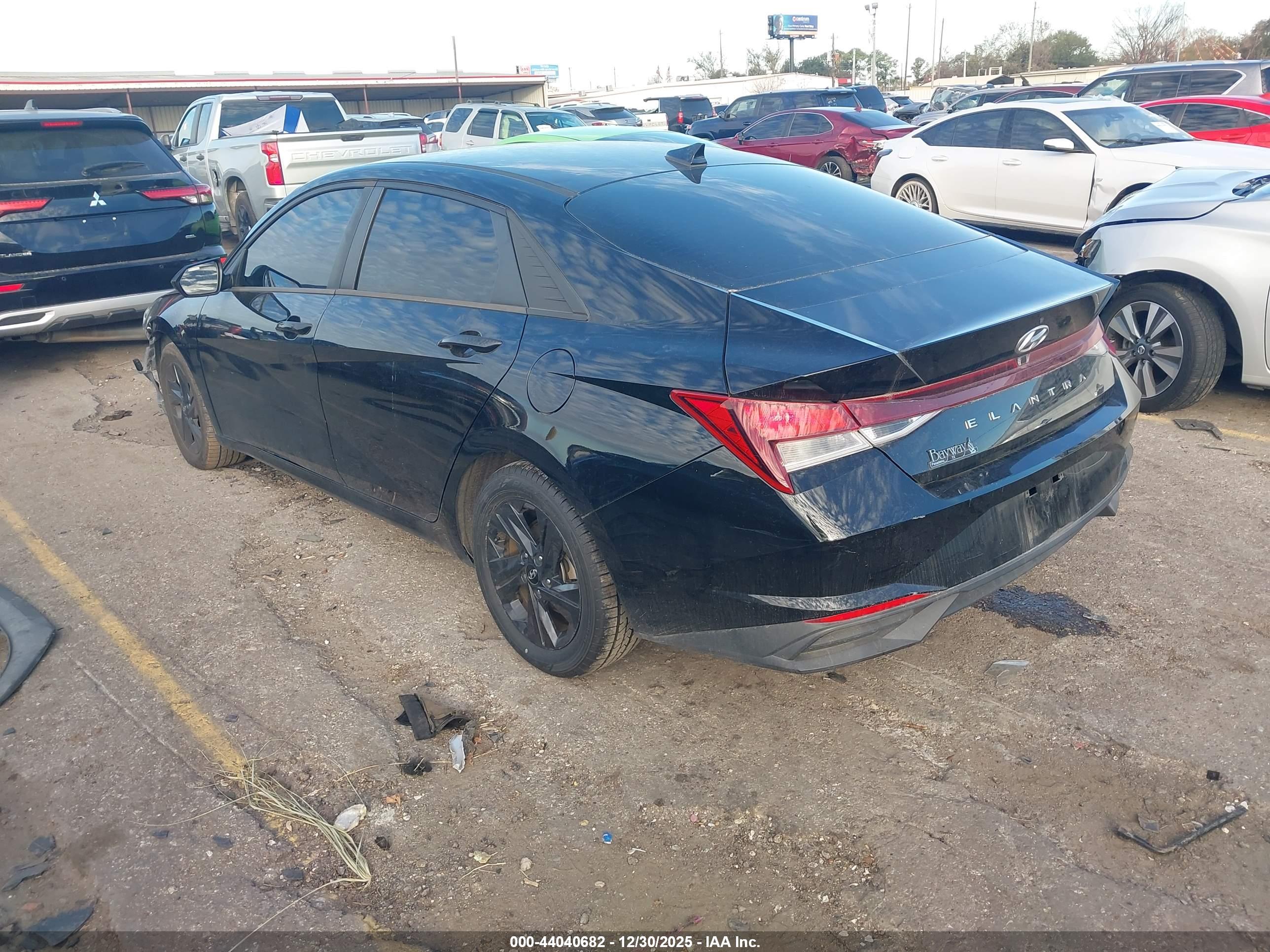 HYUNDAI ELANTRA image 3