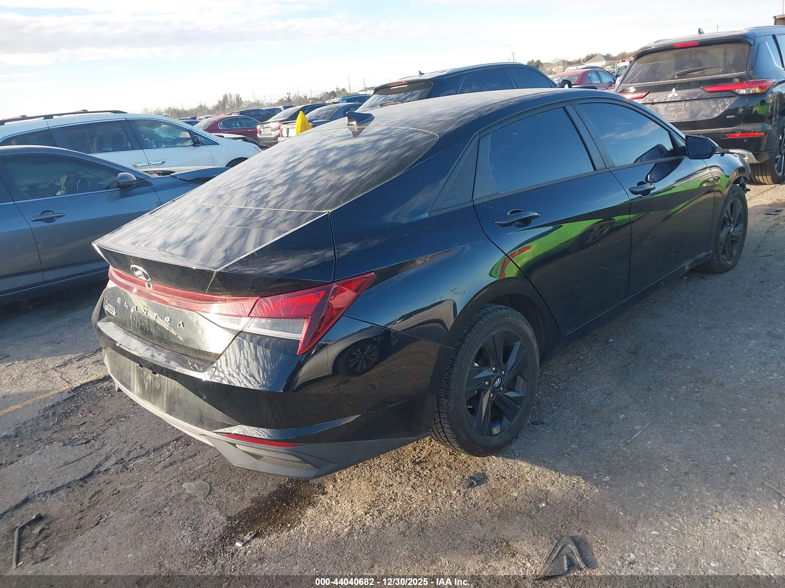 HYUNDAI ELANTRA image 4
