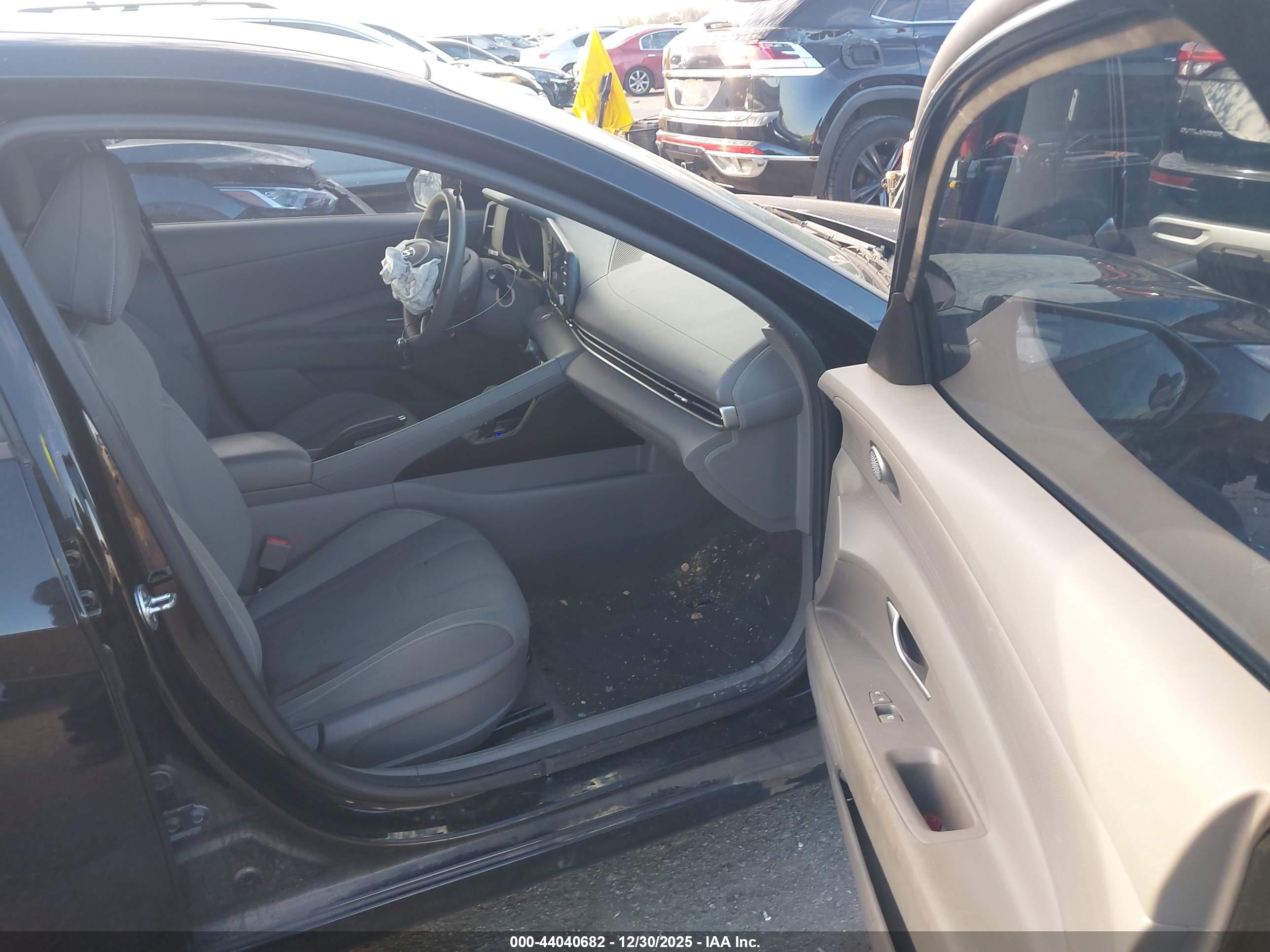 HYUNDAI ELANTRA image 5