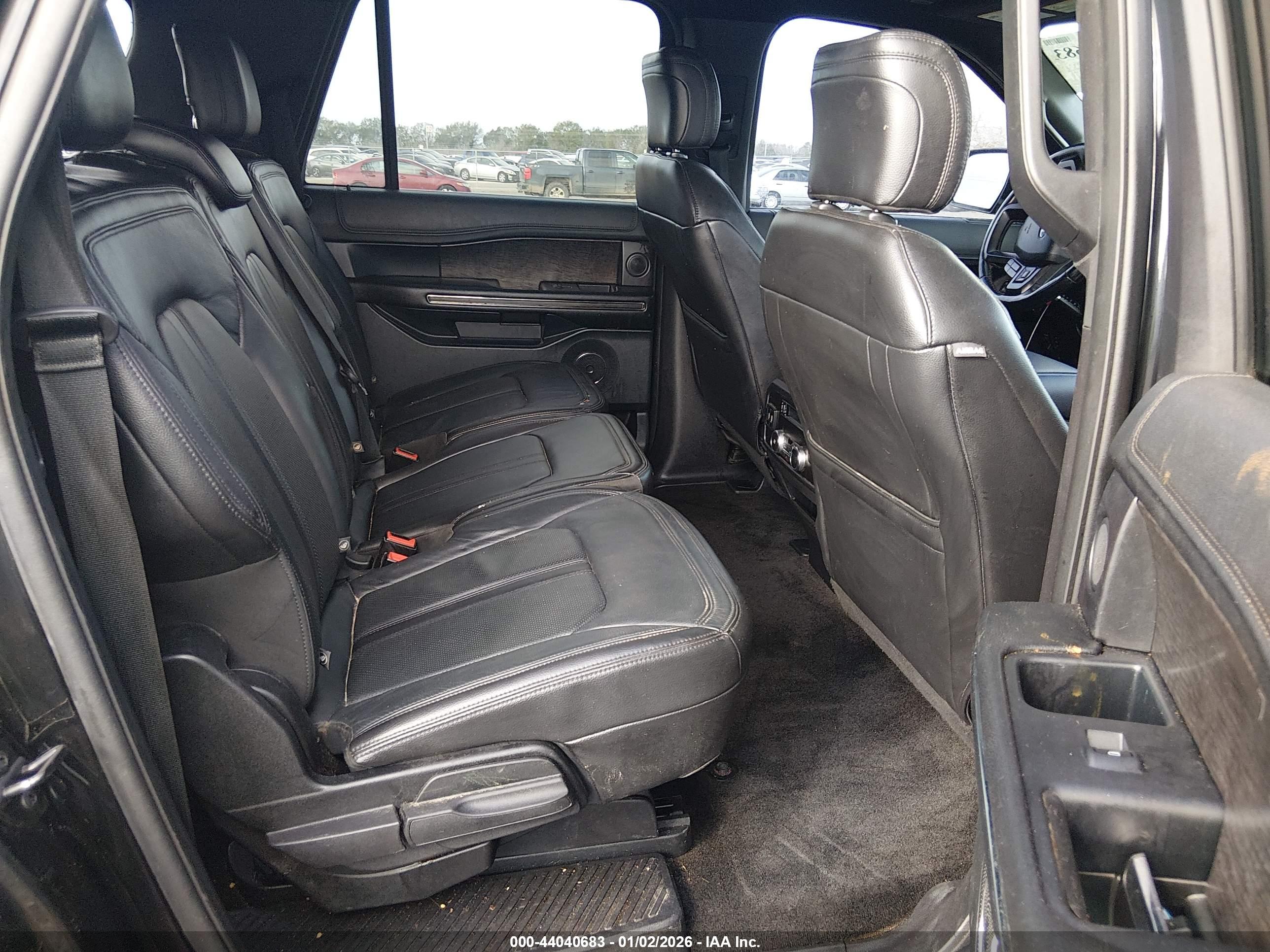 FORD EXPEDITION image 8