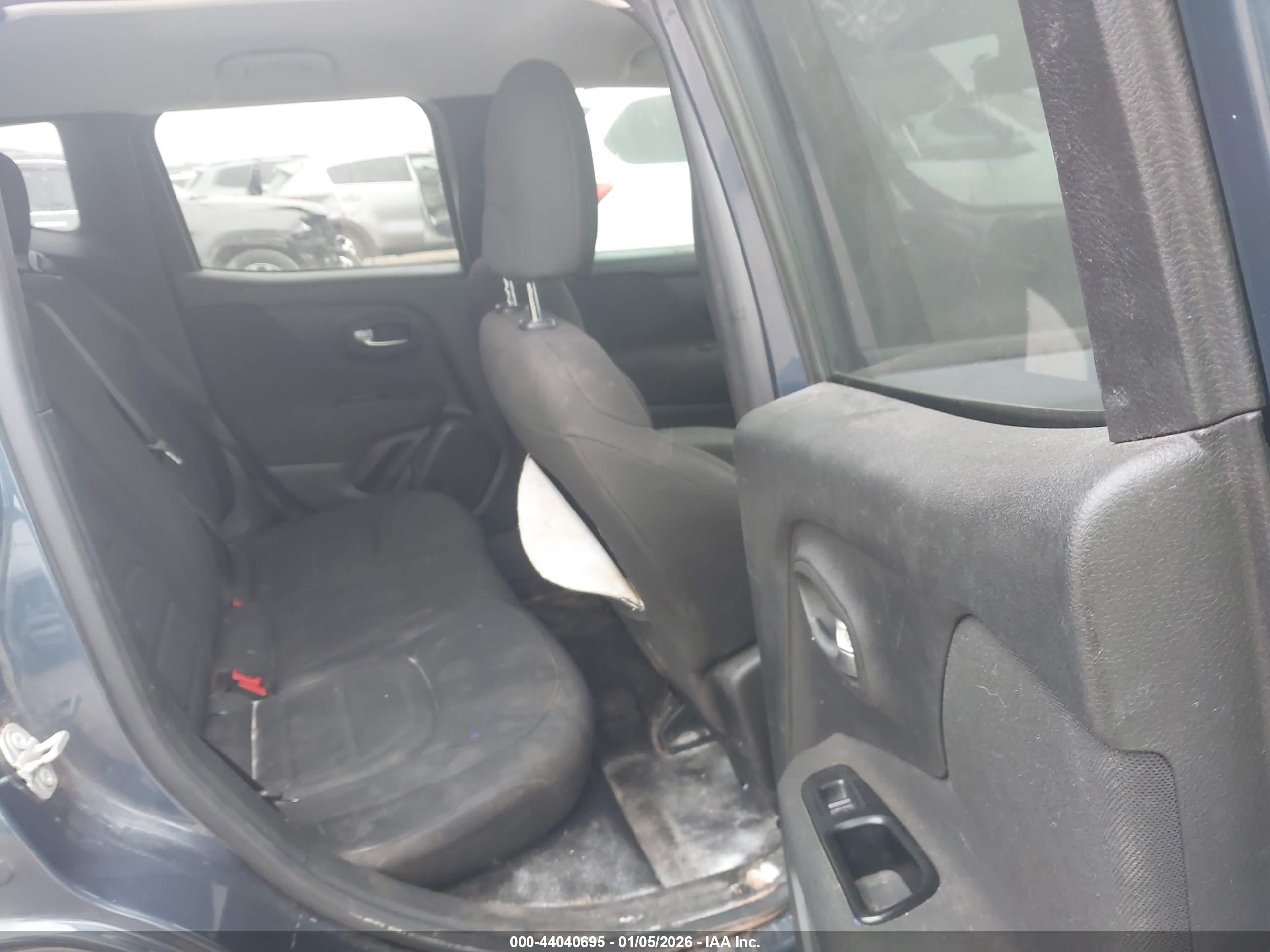 JEEP RENEGADE image 8