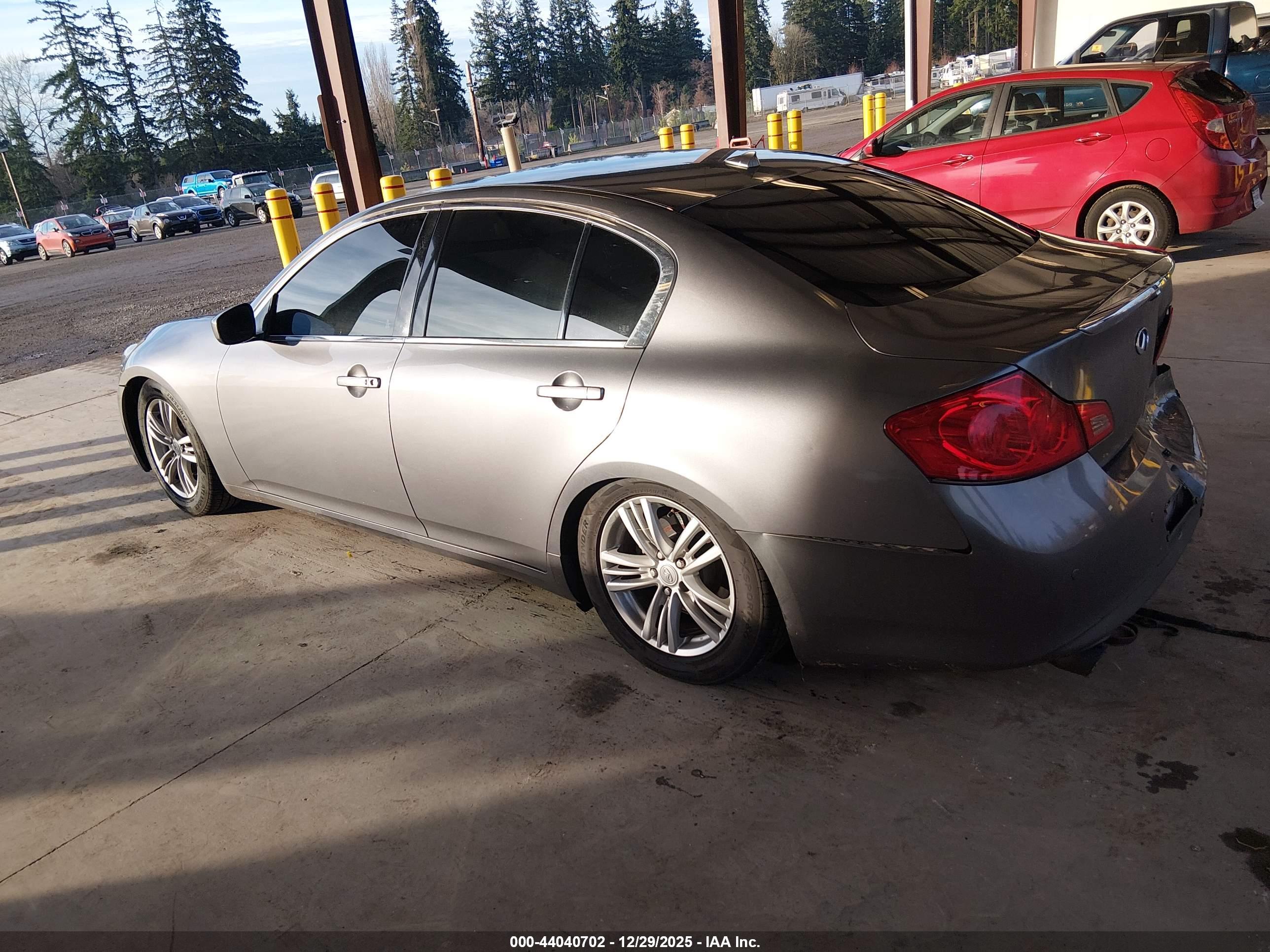 INFINITI G37 image 3