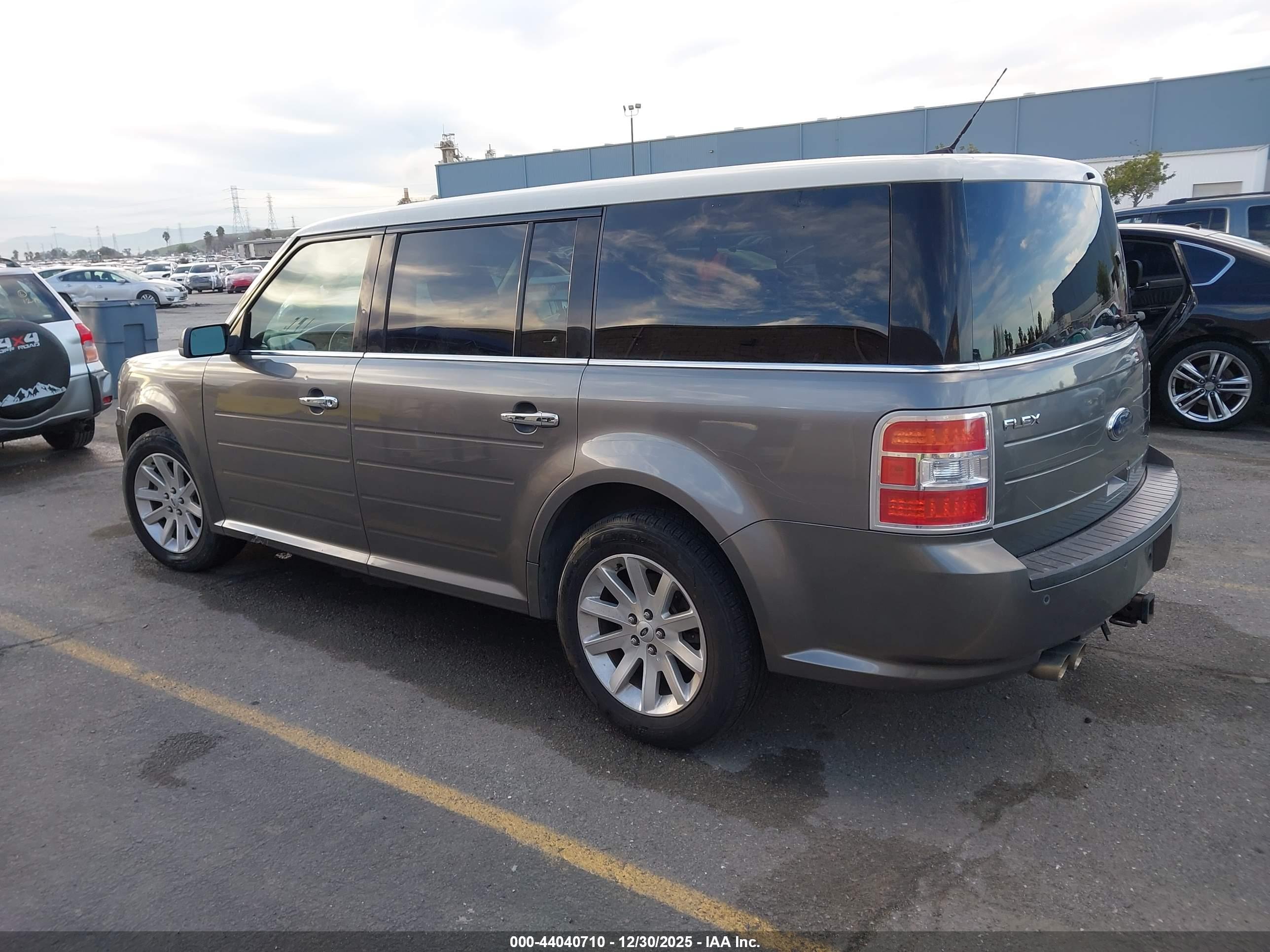 FORD FLEX image 3