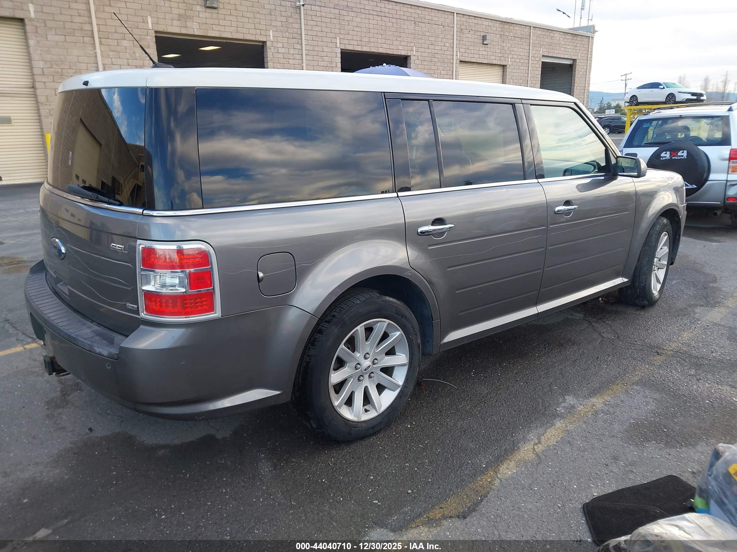 FORD FLEX image 4