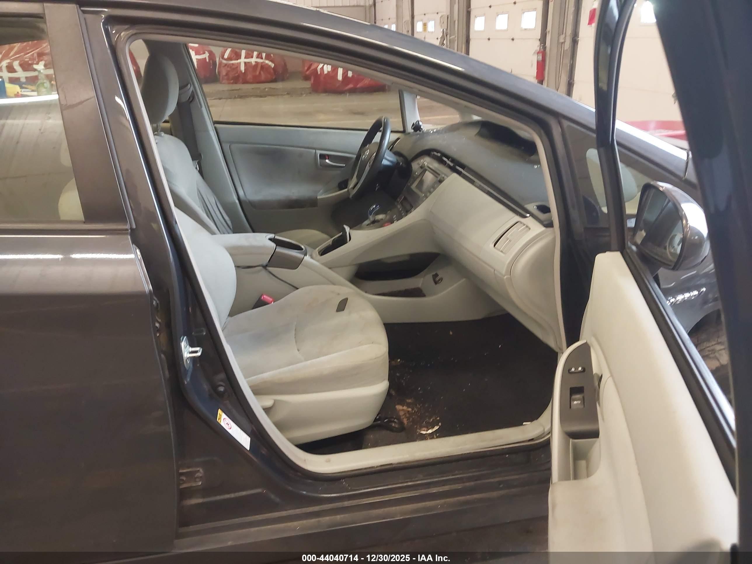 TOYOTA PRIUS image 5