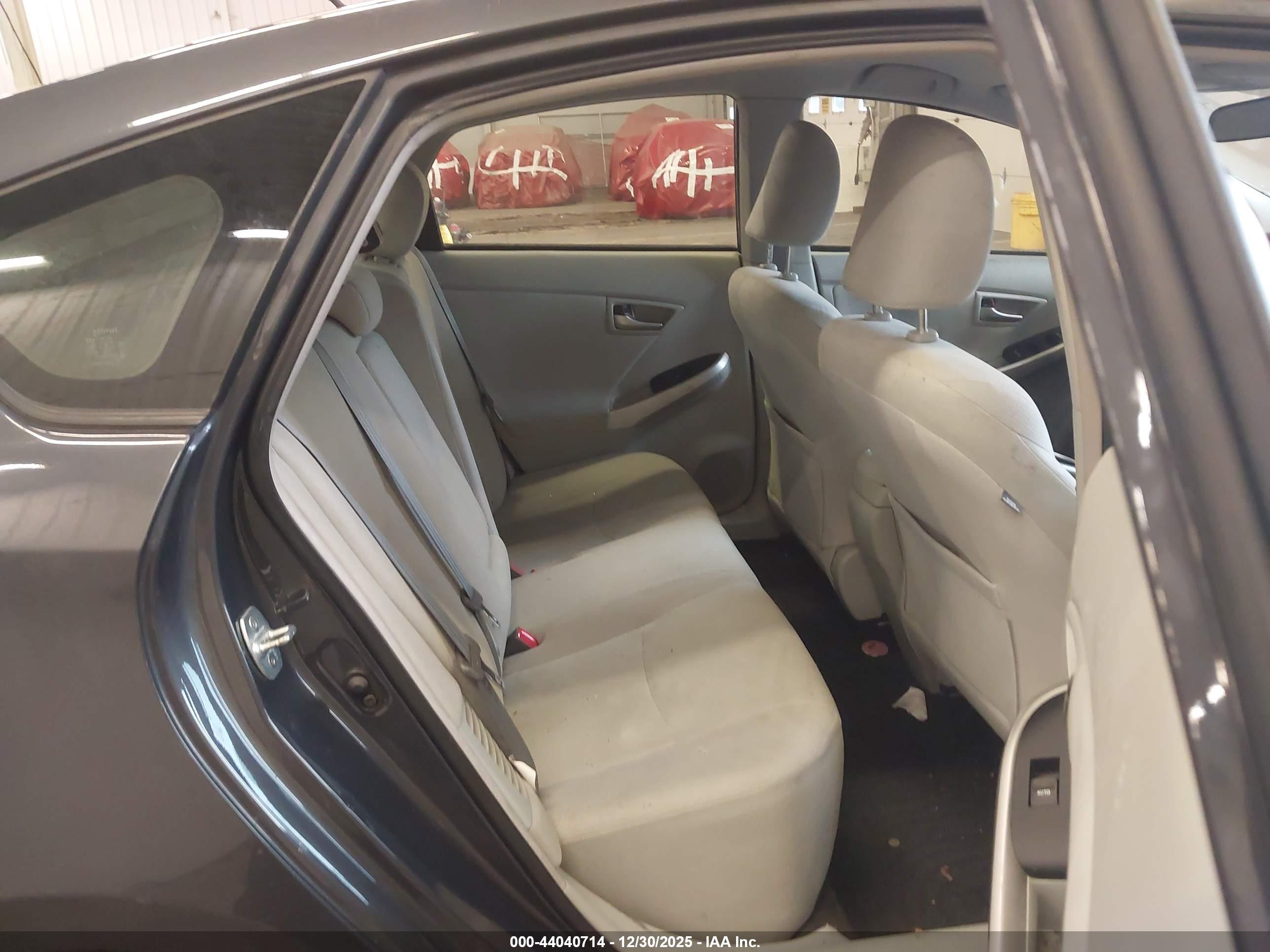 TOYOTA PRIUS image 8