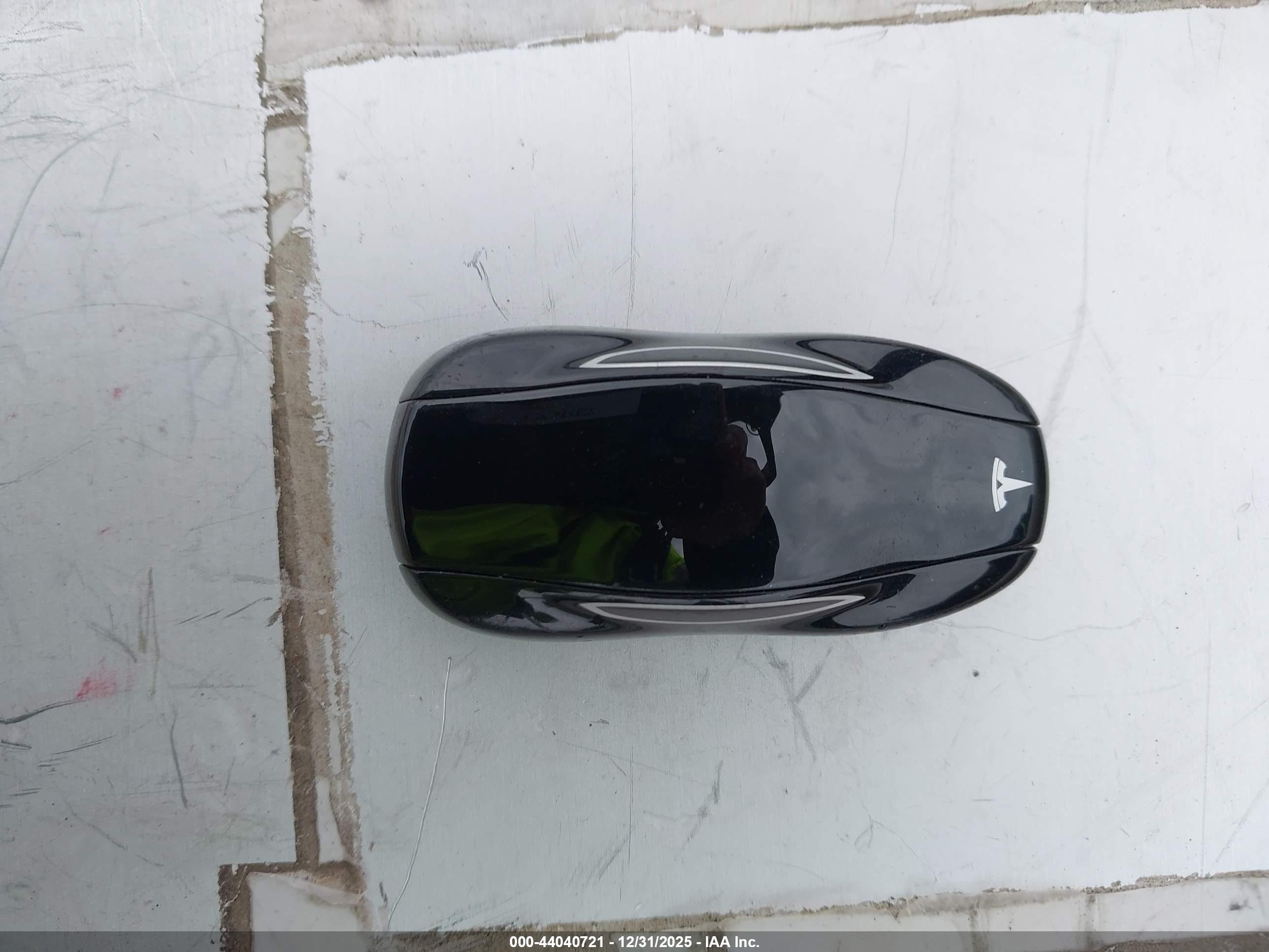 TESLA MODEL image 11