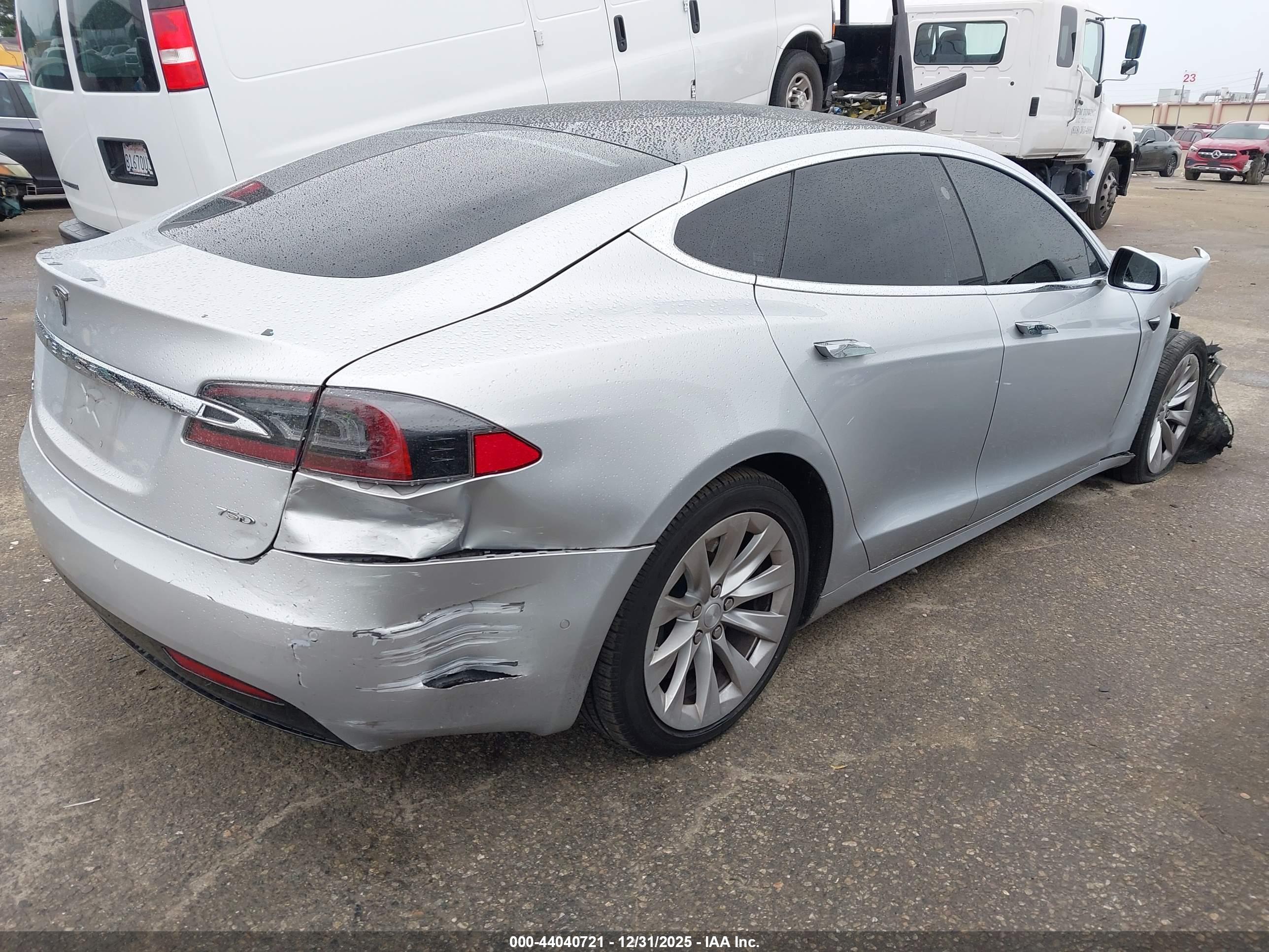 TESLA MODEL image 4