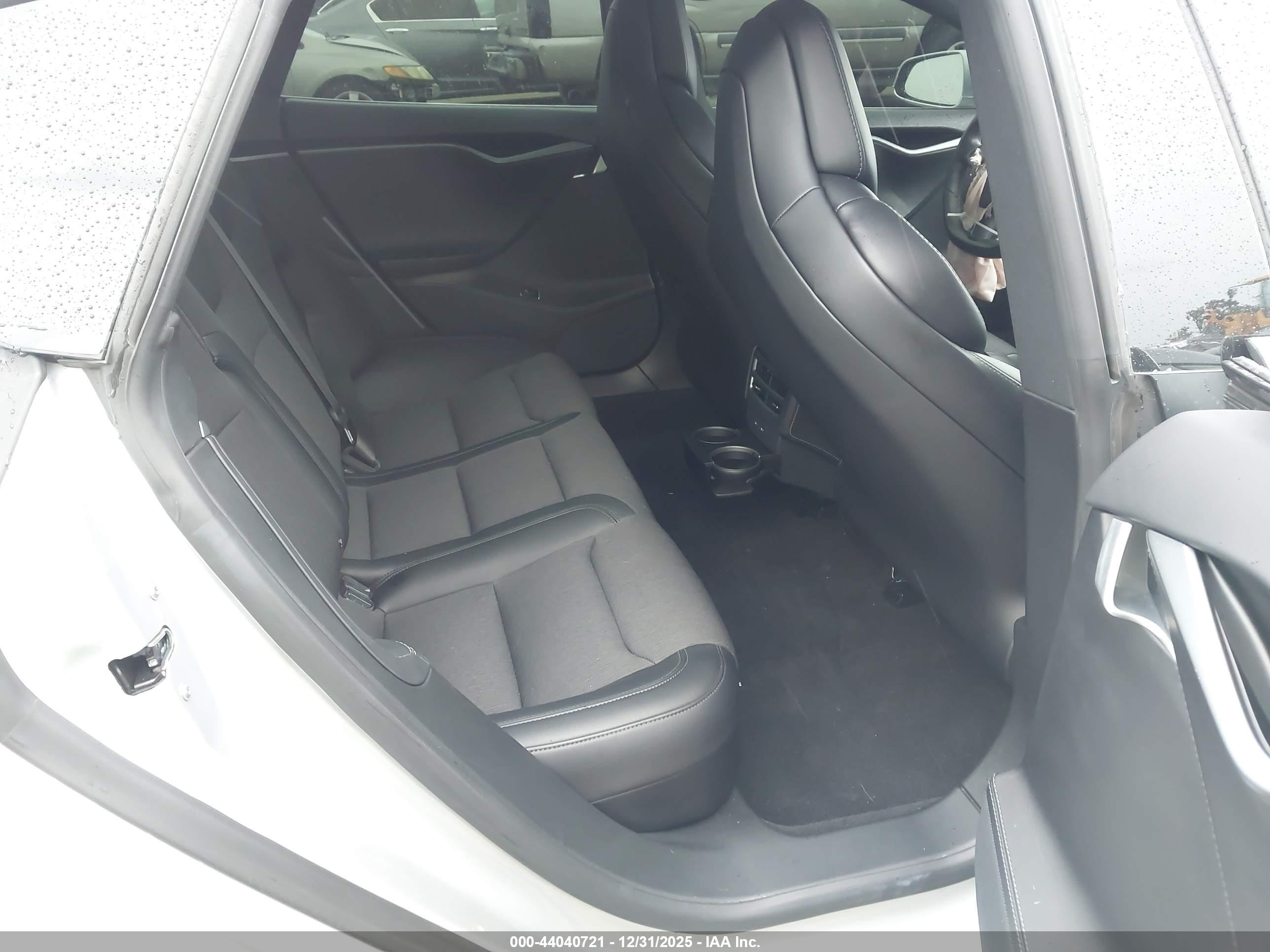 TESLA MODEL image 8