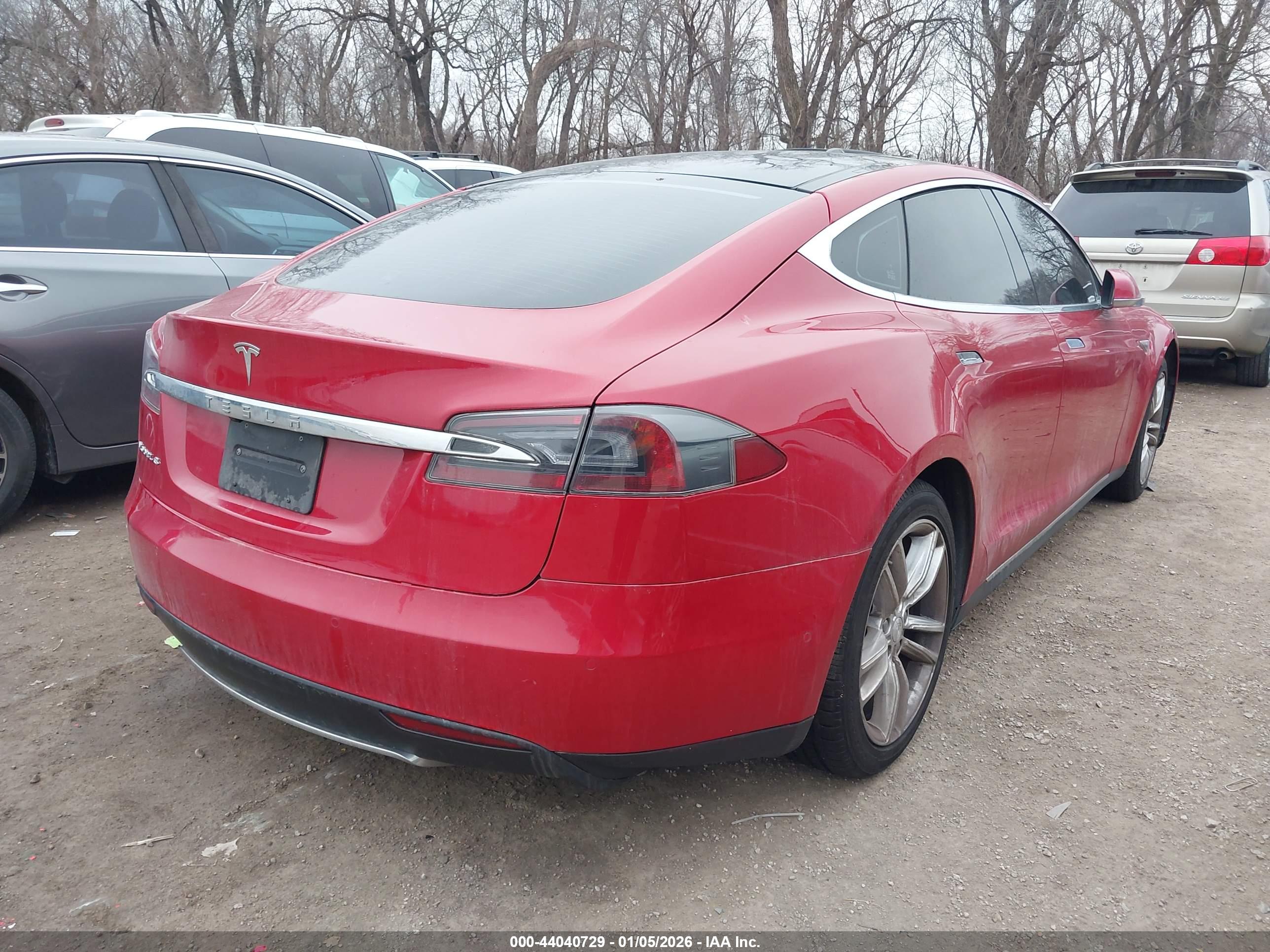 TESLA MODEL image 4