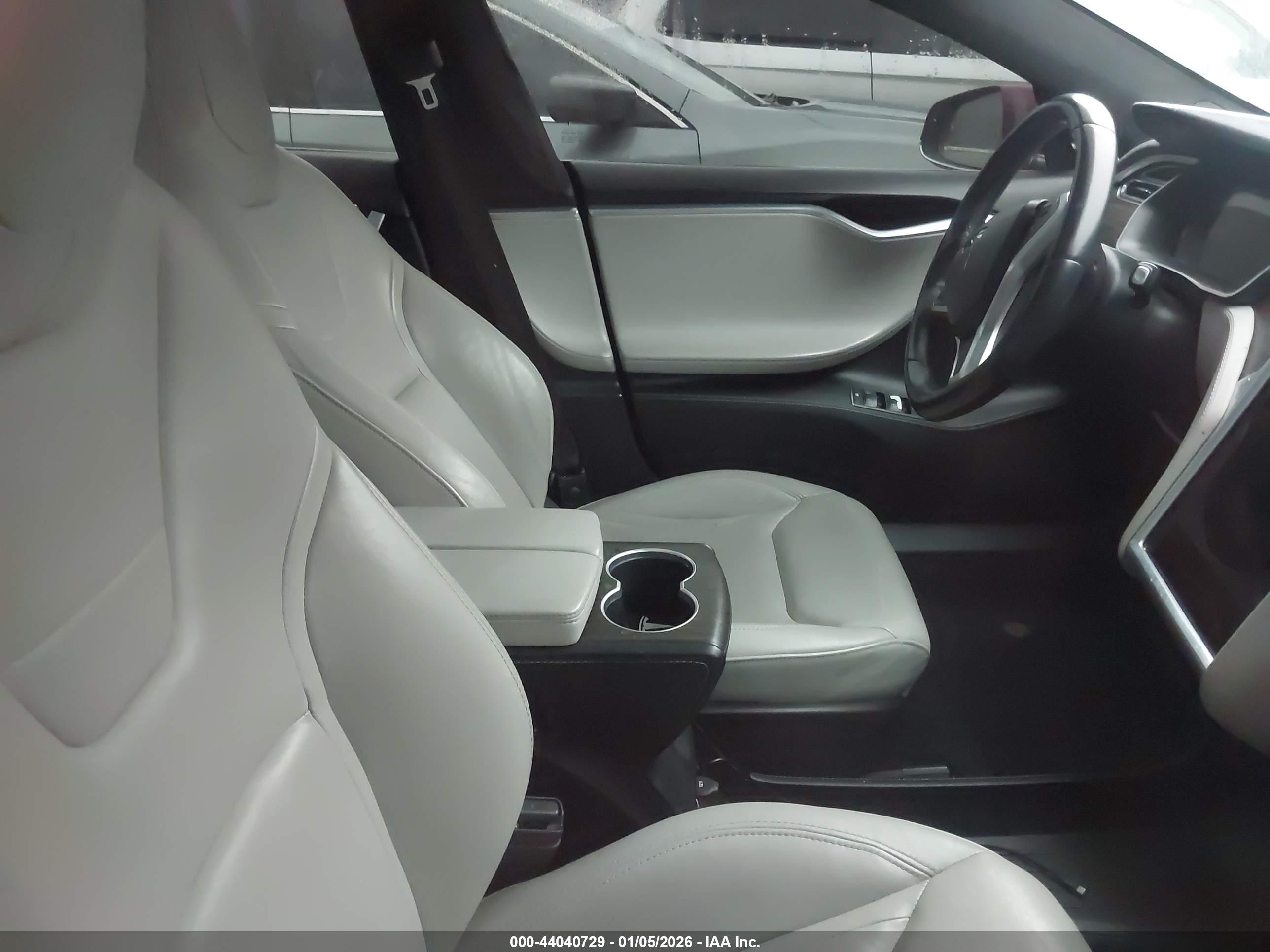TESLA MODEL image 5