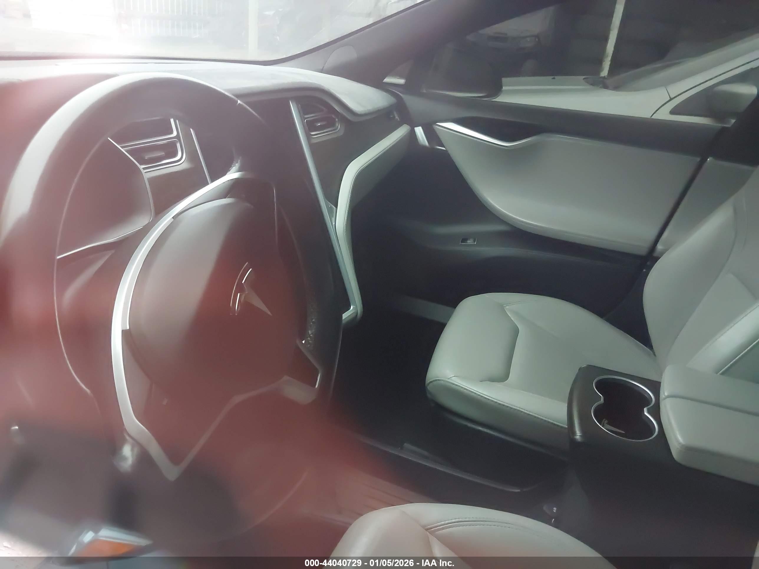 TESLA MODEL image 7