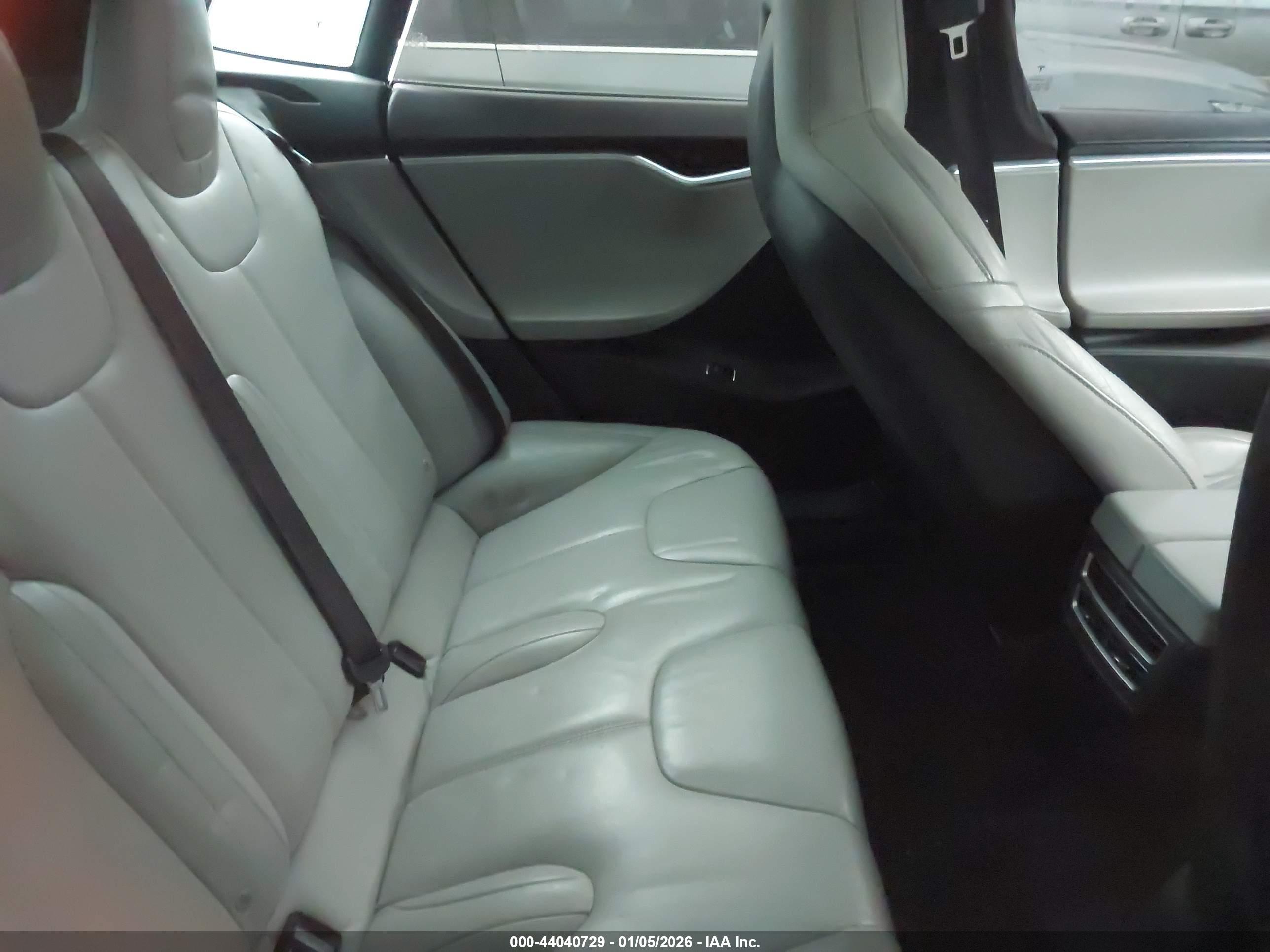 TESLA MODEL image 8